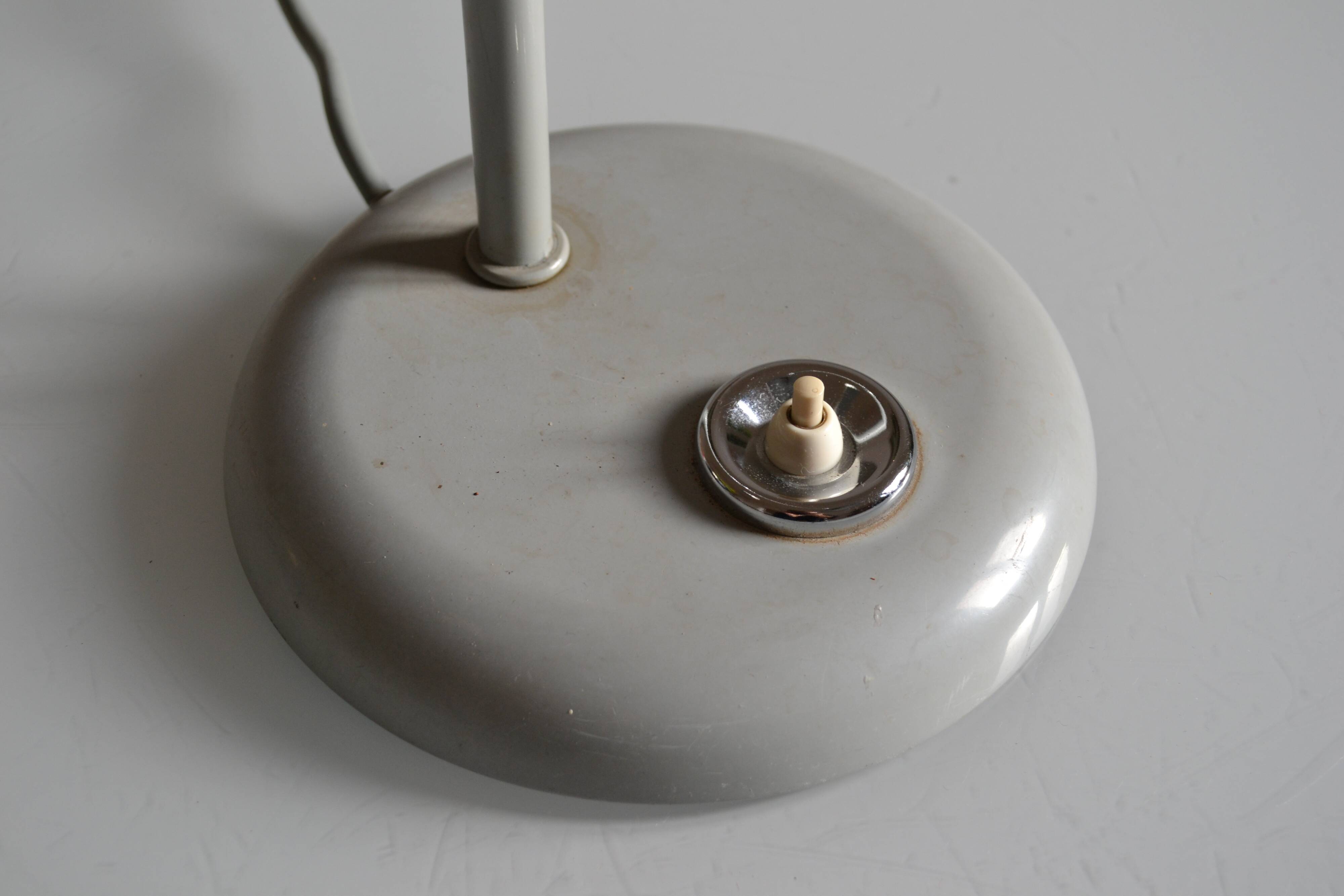 Jumo GS1 light grey table lamp