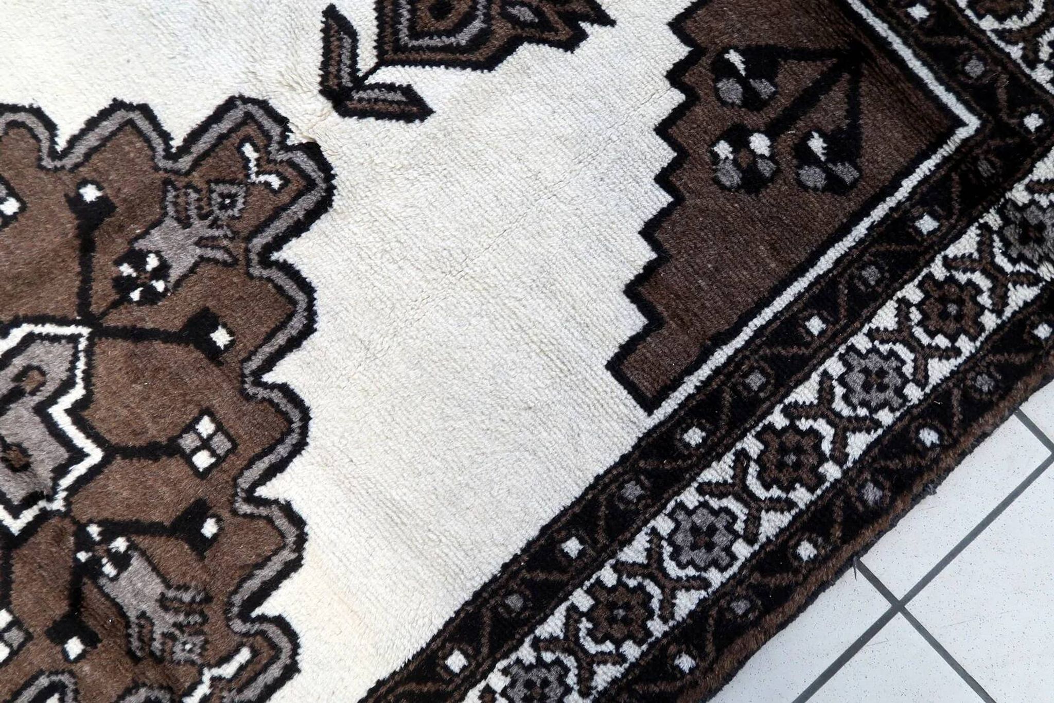 Handmade vintage Persian Gabbeh rug 128cm x 211cm, 1970s