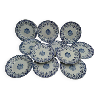 11 assiettes armoriées Gien, XIXème