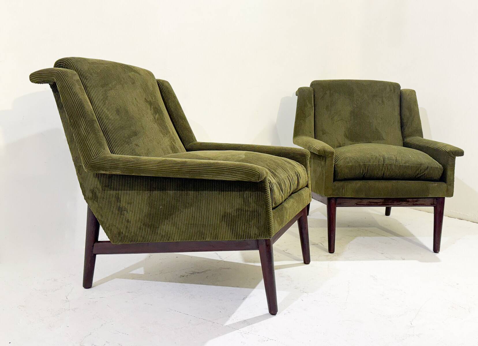 Mid-Century Modern Pair of Italian Armchairs, Green Velvet, 1960s