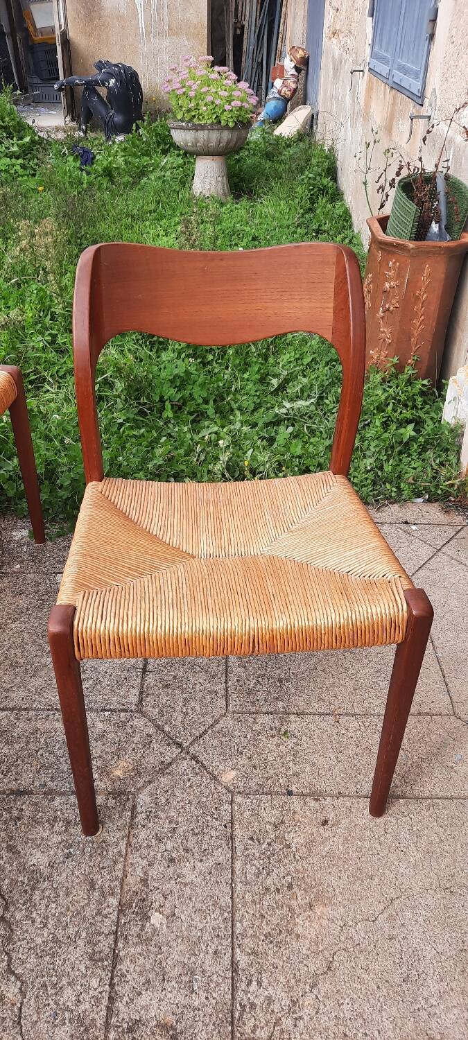 6 Scandinavian chairs