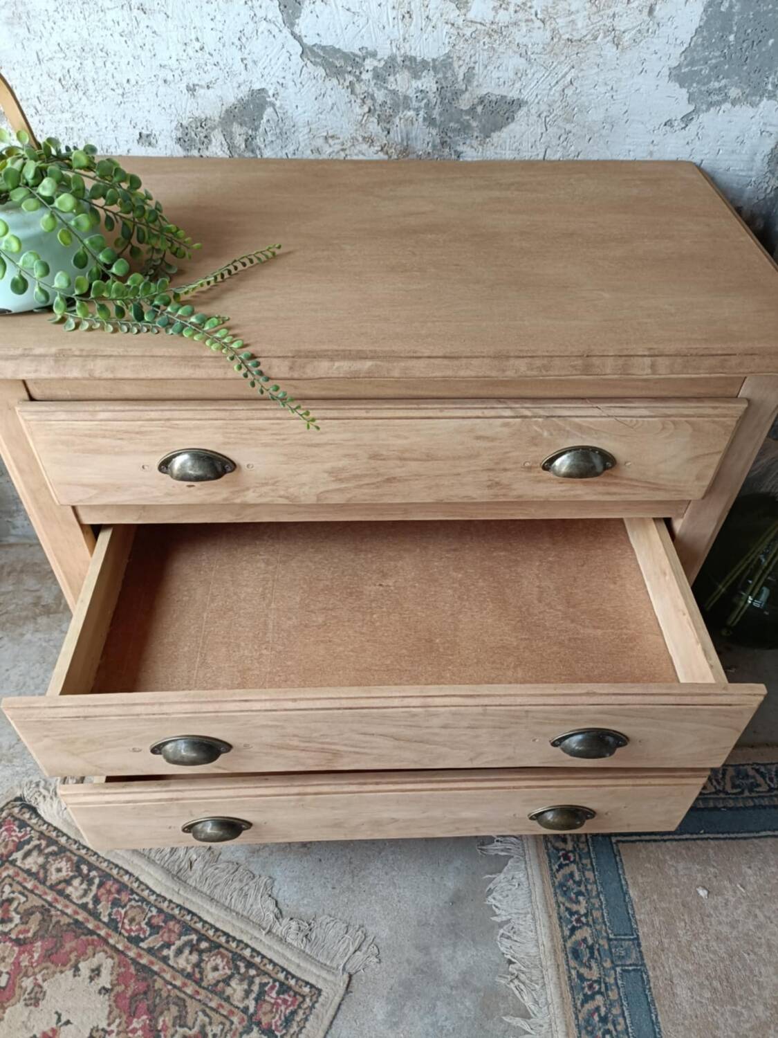Wooden chest of drawers