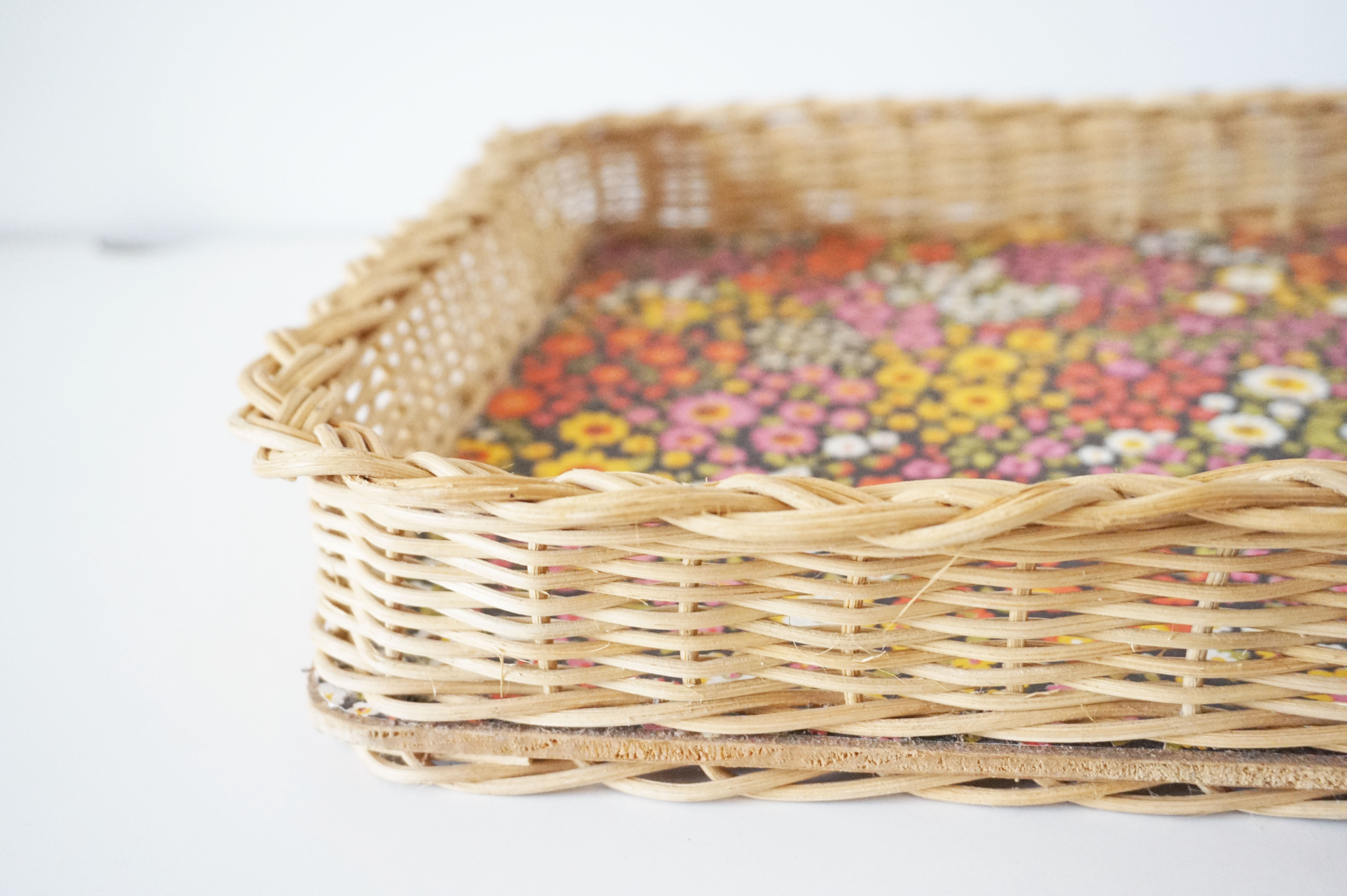 Wicker top flower pattern 1970