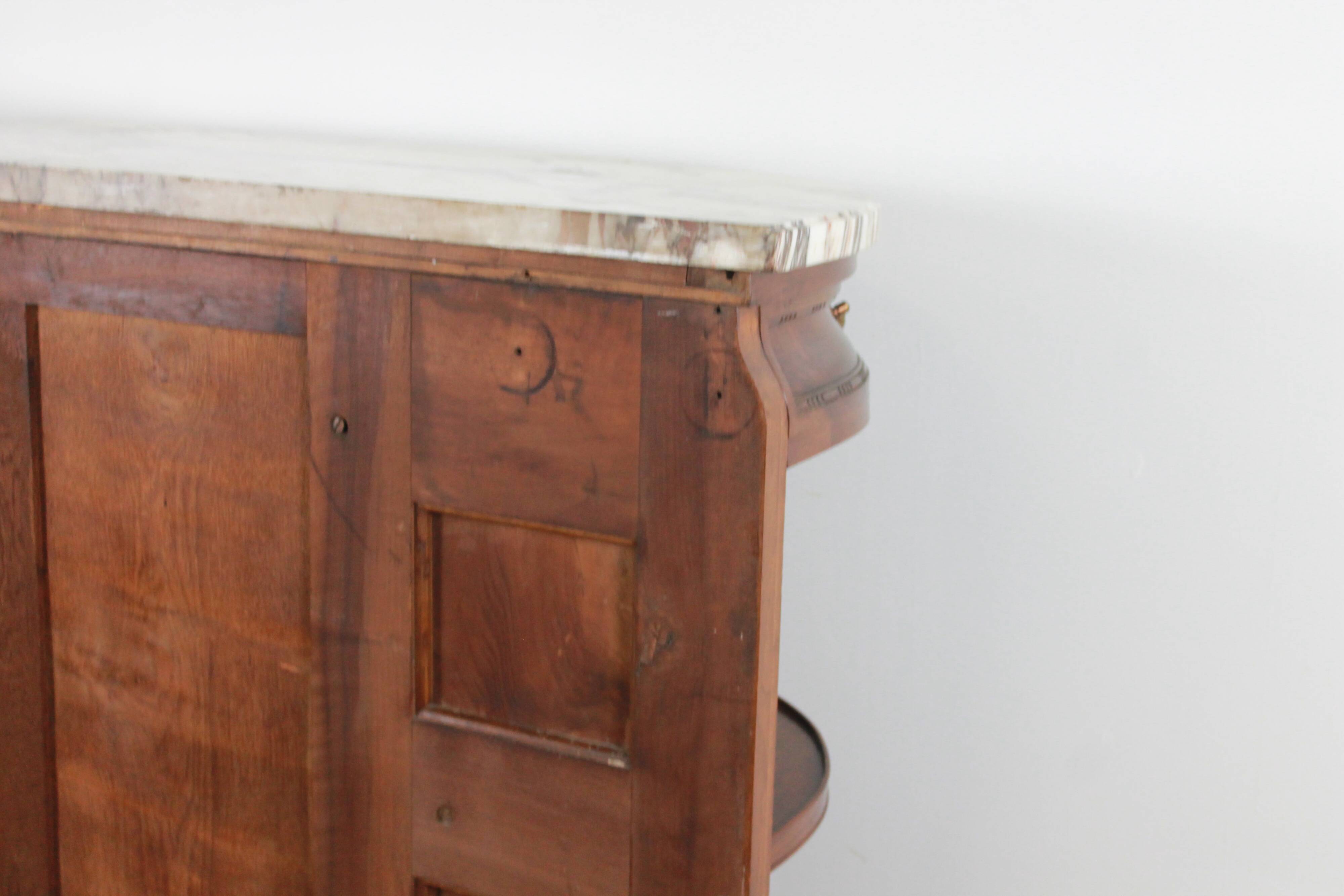 Half-moon shaped serving trolley