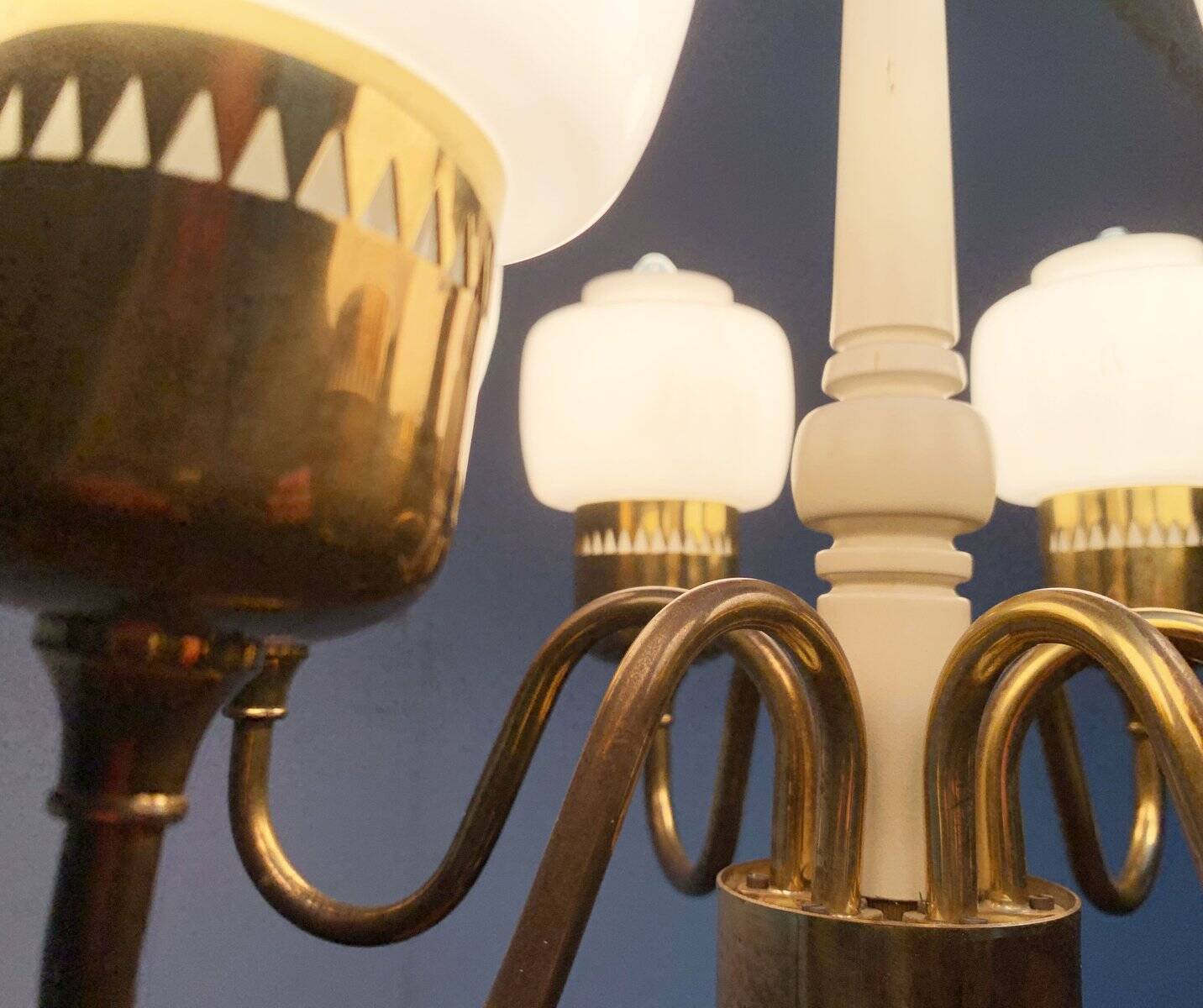 Swedish chandelier T526 from the mid-century by Hans-Agne Jakobsson for Hans-Agne Jakobsson AB.