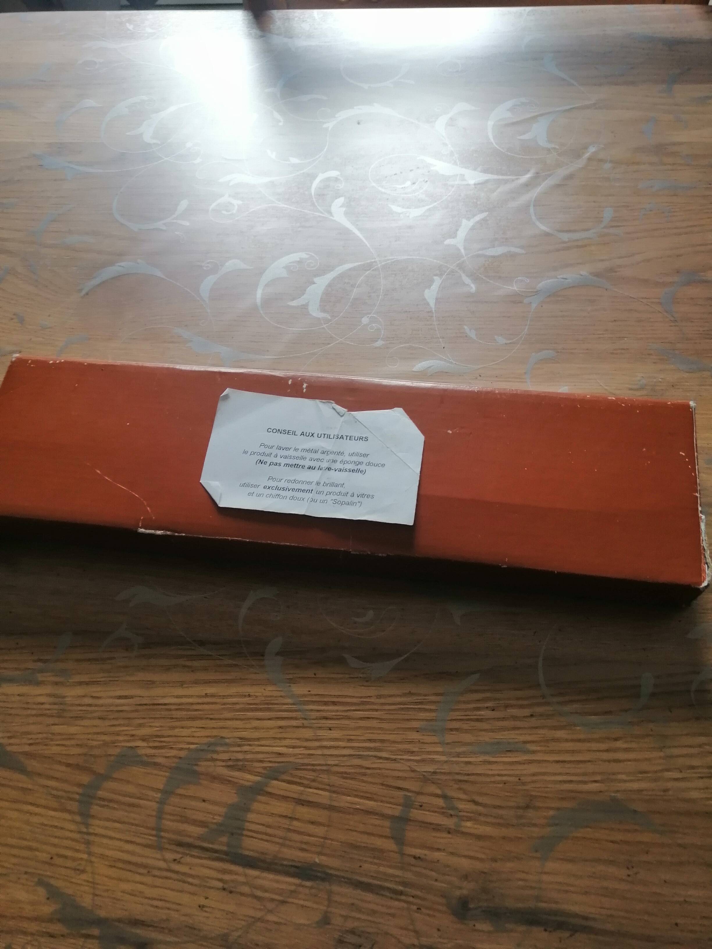 Service to cut silver-plated metal cartisane