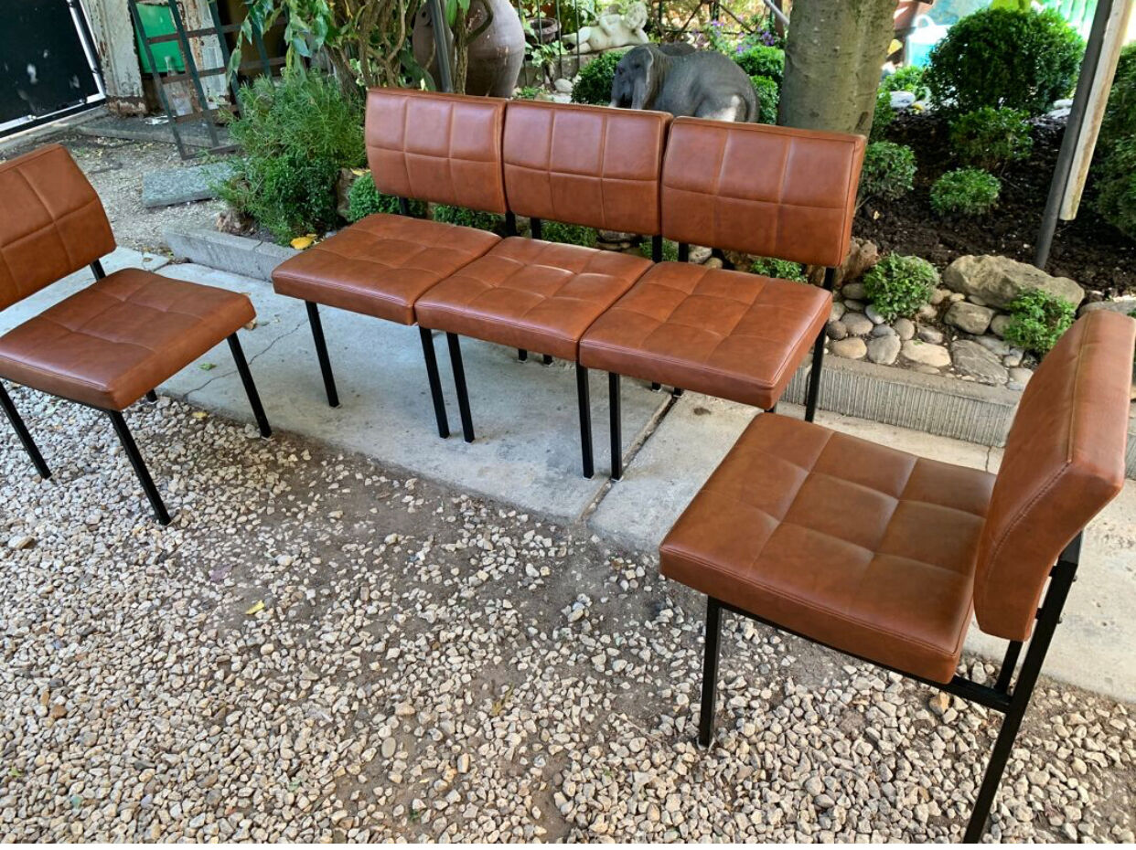 Suite de 5 chauffeuses skaï fauve 1950