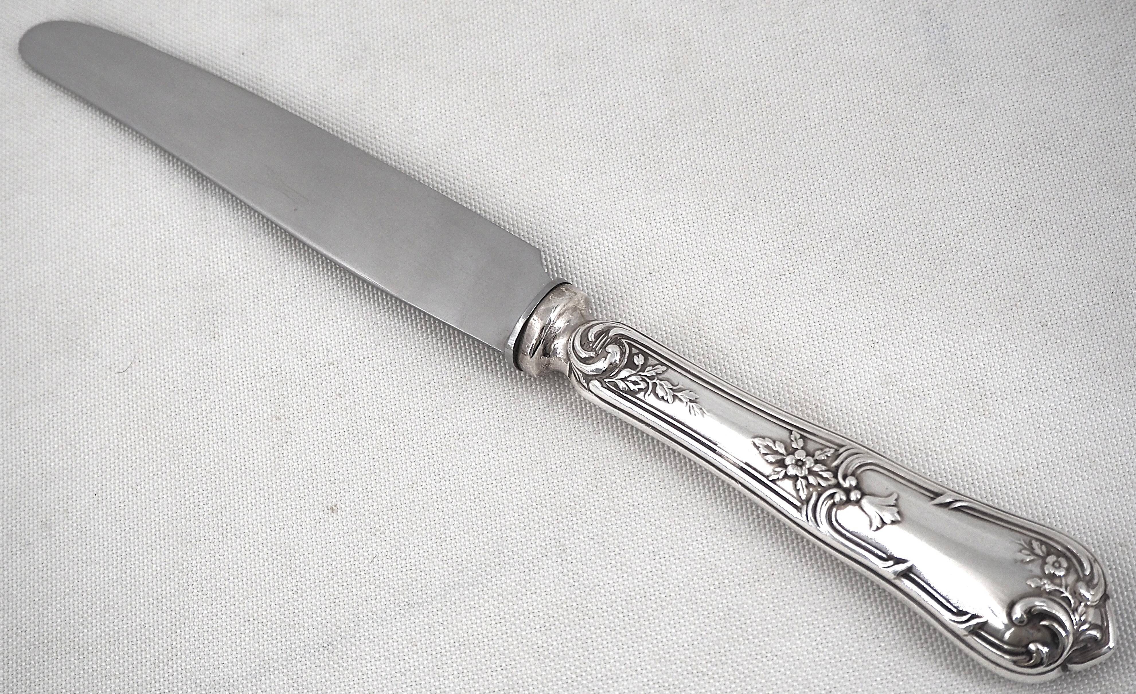 Boulenger Louis XV, 12 silver-plated table knives, excellent condition.