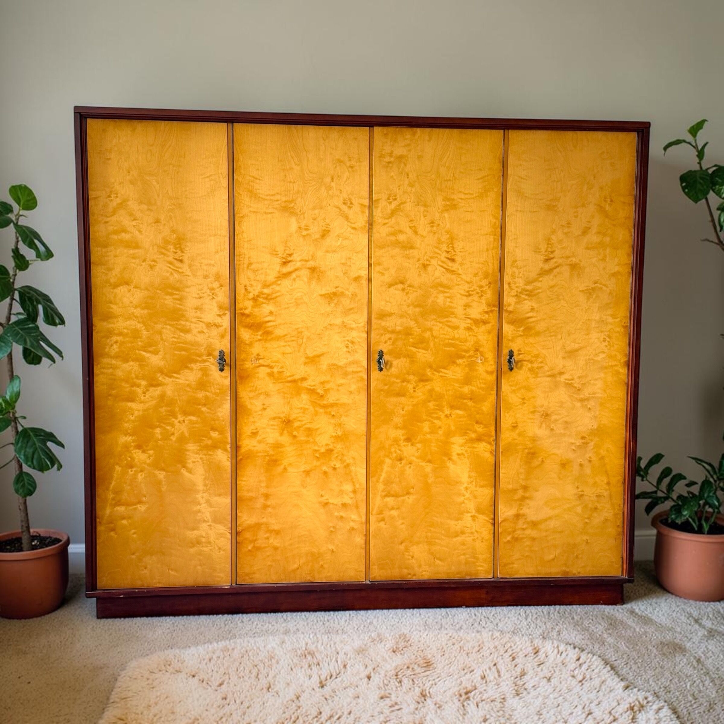 Vintage wardrobe highgloss