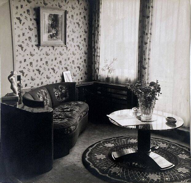 Vintage circular rug signed 'LELEU'