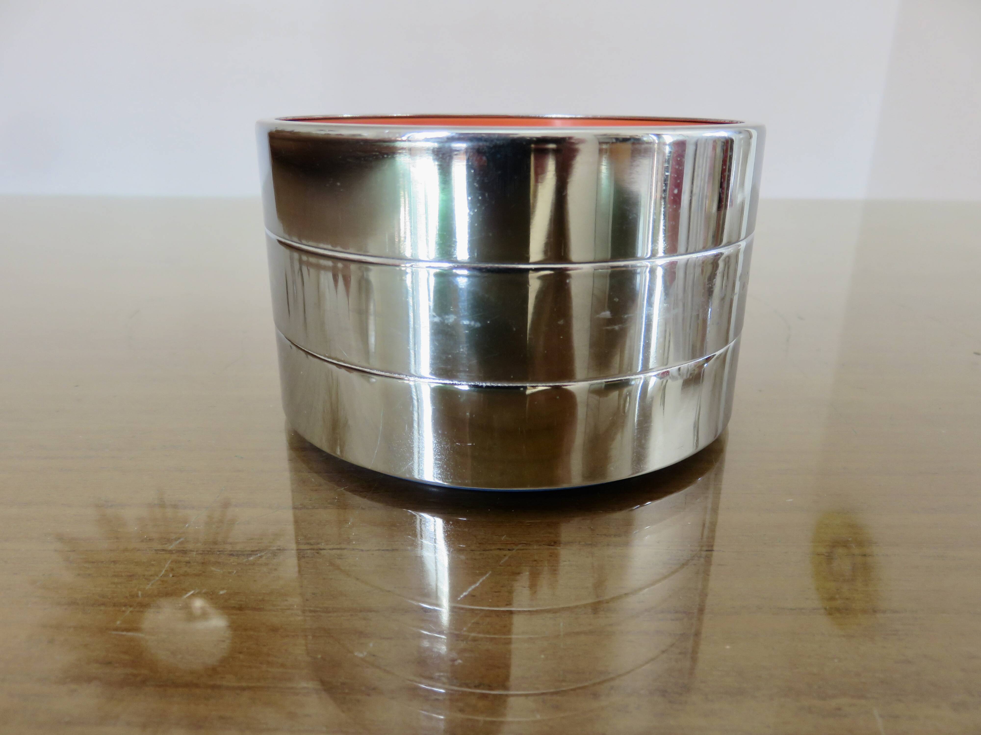 Set of 3 stackable ashtrays in colored melamine, chrome metal from the 70s