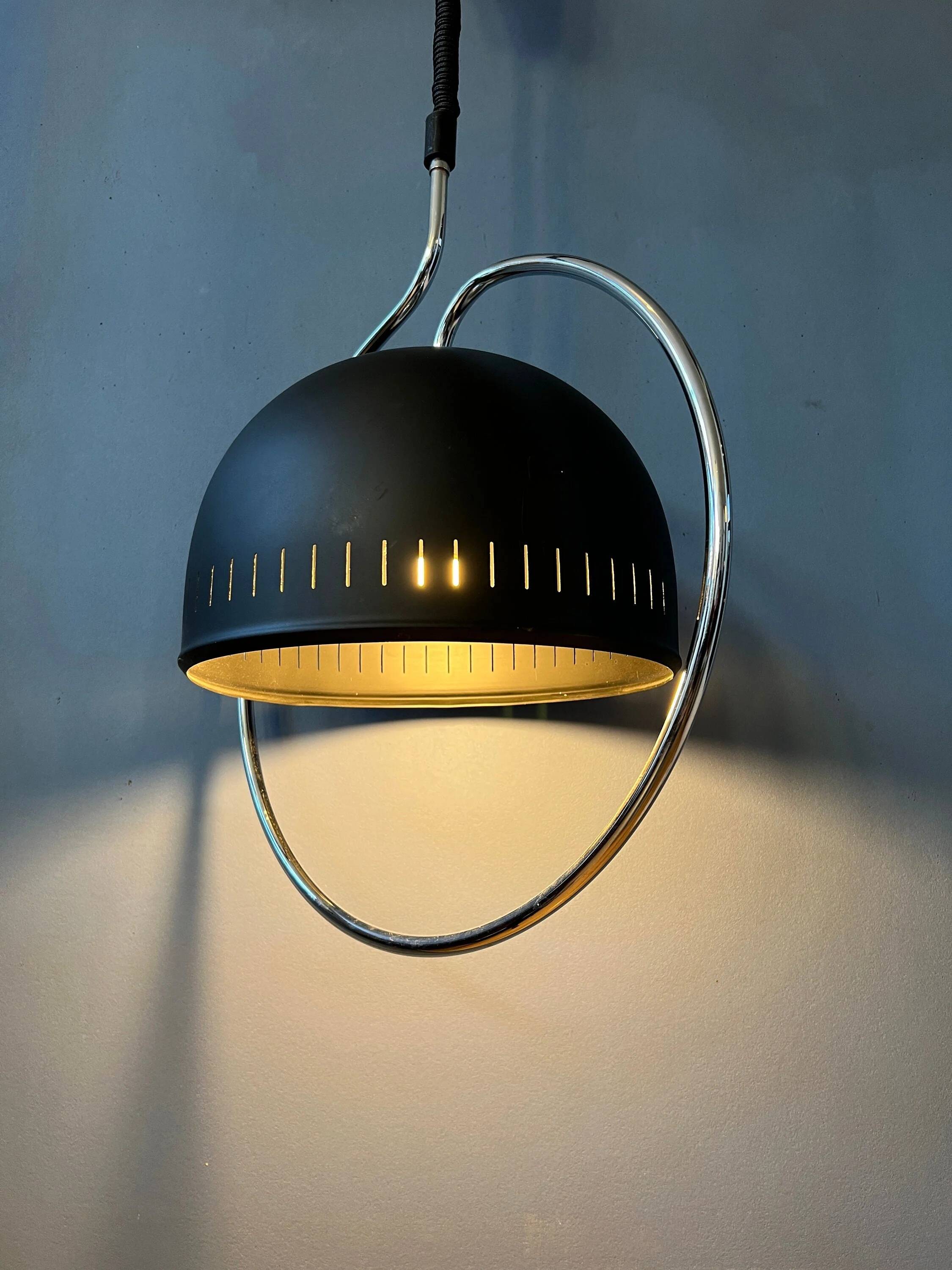 Suspension Space Age Dijkstra with a chrome structure and black metal lampshade.