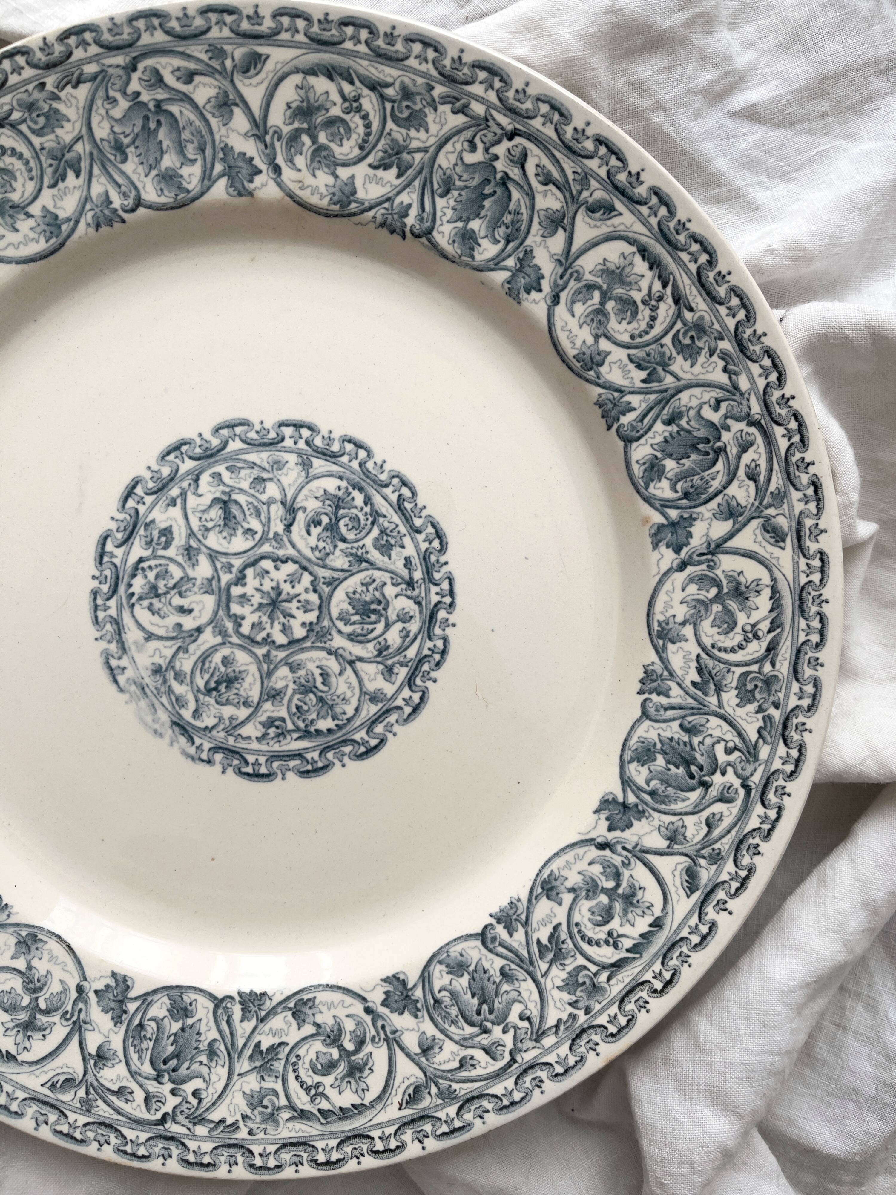 6 iron earthenware flat plates "Renaissance" Creil et Montereau