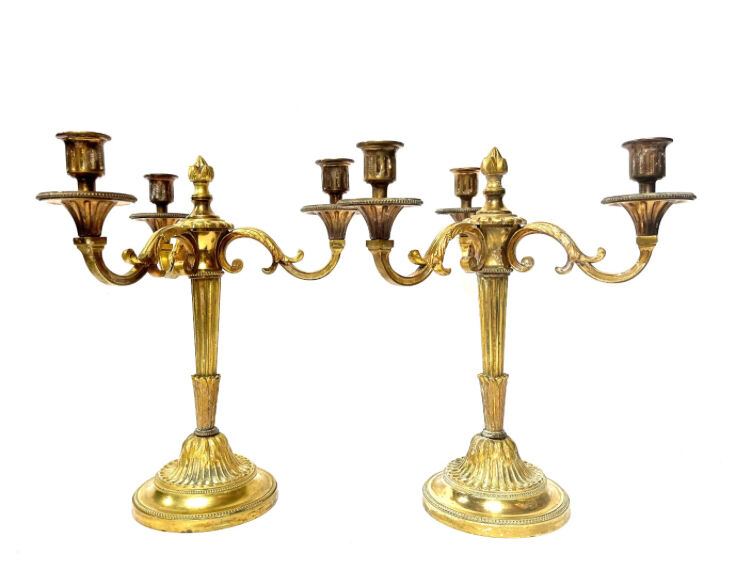 Paire de candélabres en bronze doré et ciselé style Louis XVI
