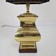 Paire de lampes de table de style Régence avec abat-jour noirs – Base en laiton et bois