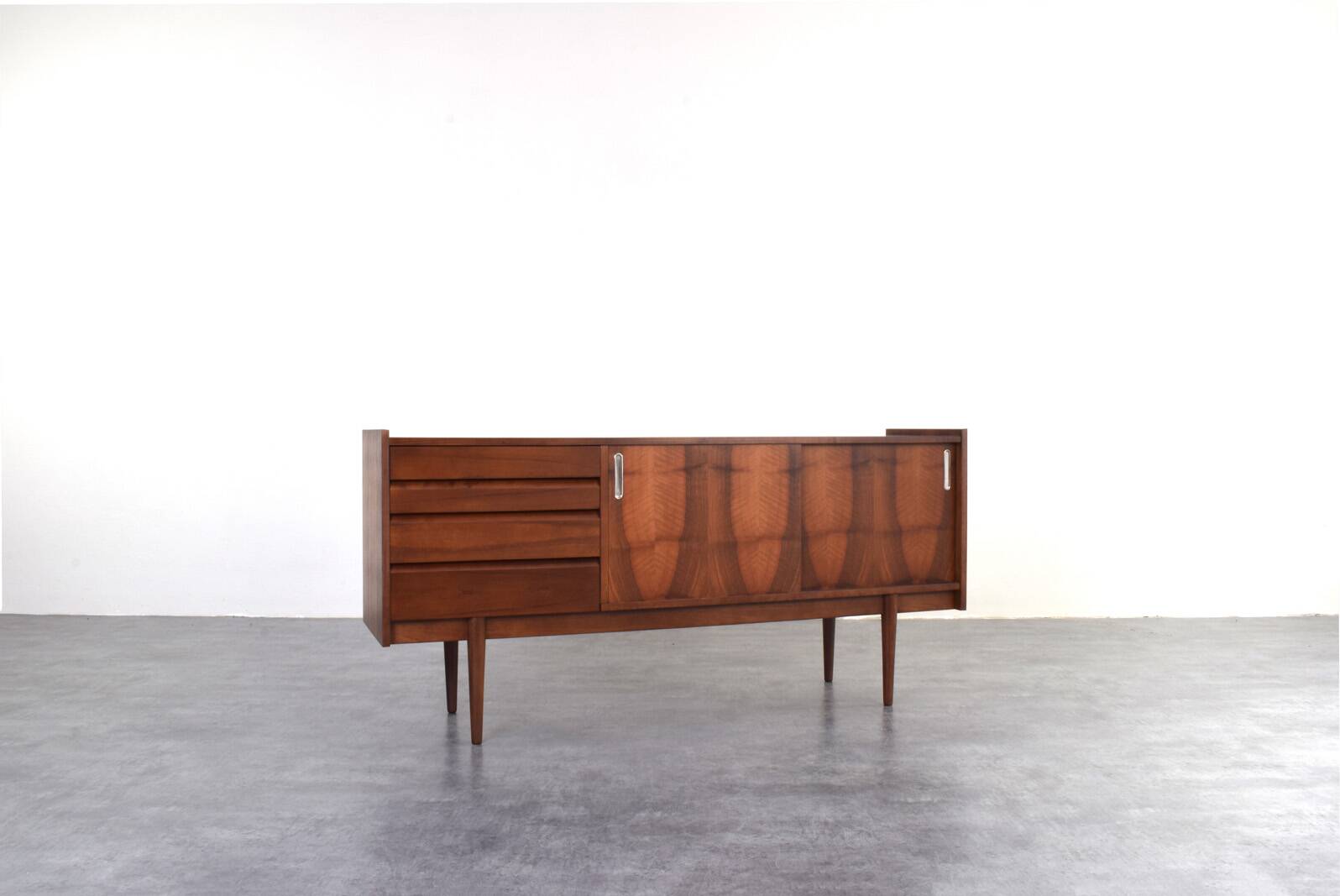 Mid-Century Polish Walnut Sideboard from Bytomskie Fabryki Mebli, 1960s.