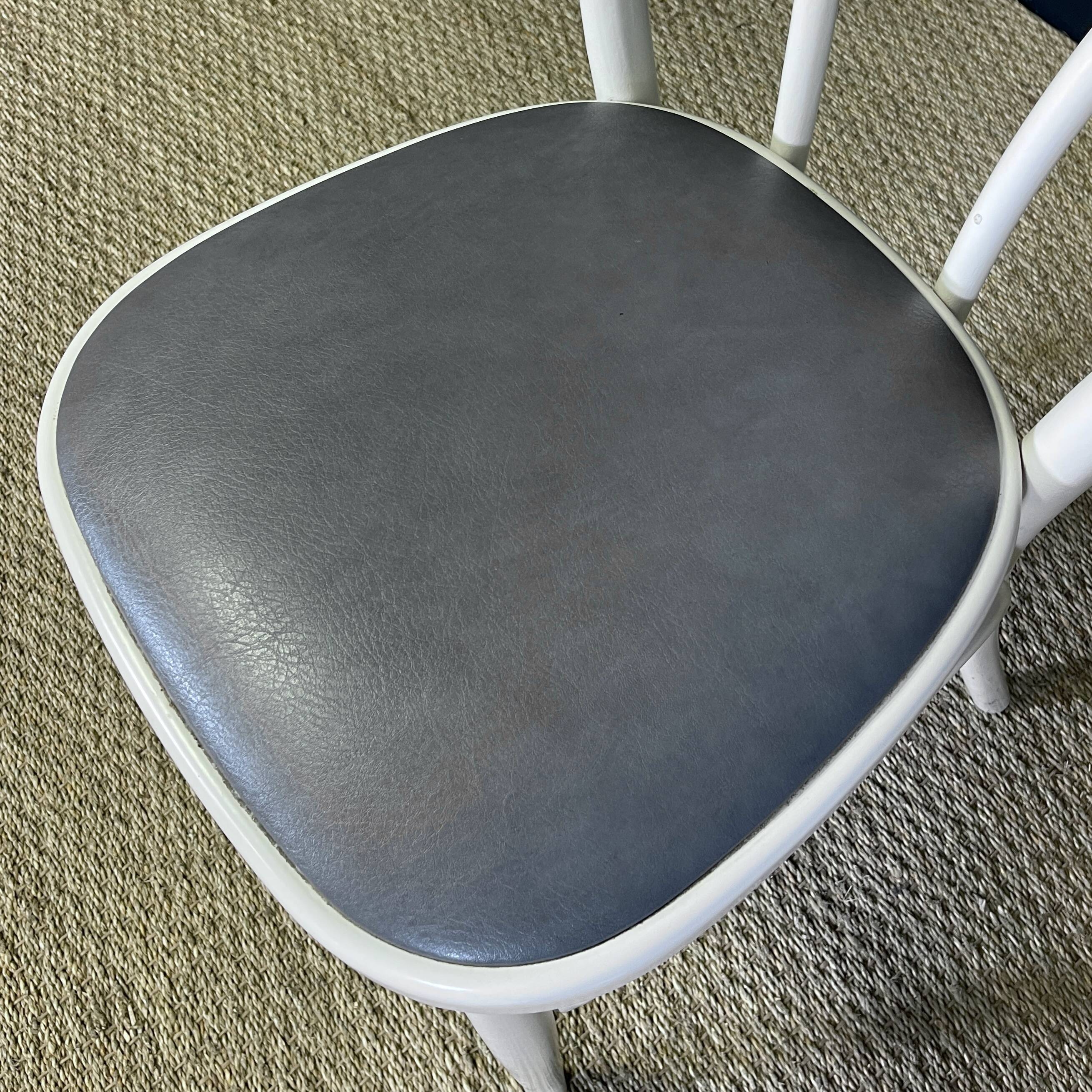 Set of 6 Thonet-type curved wooden bistro chairs