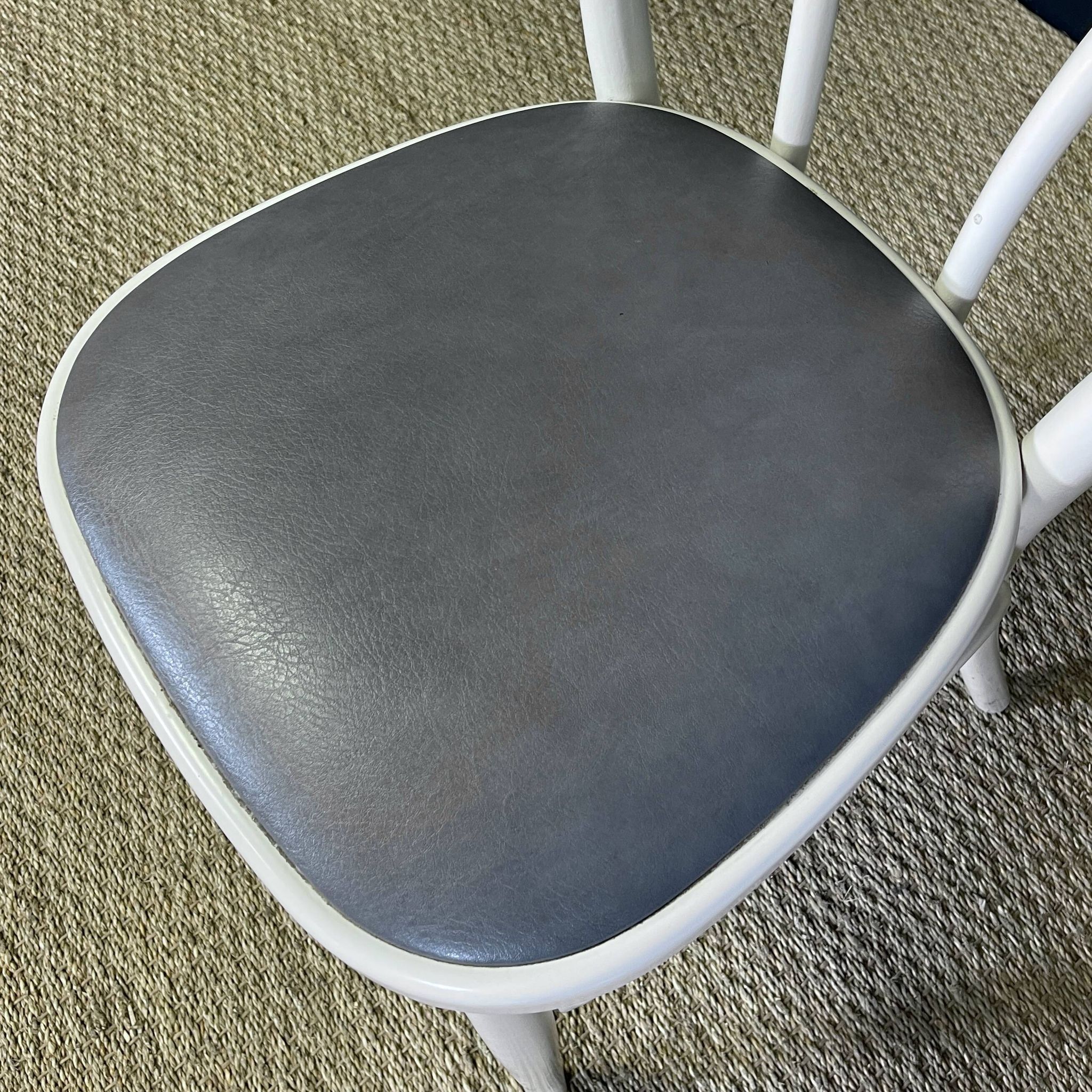 Set of 6 Thonet-type curved wooden bistro chairs