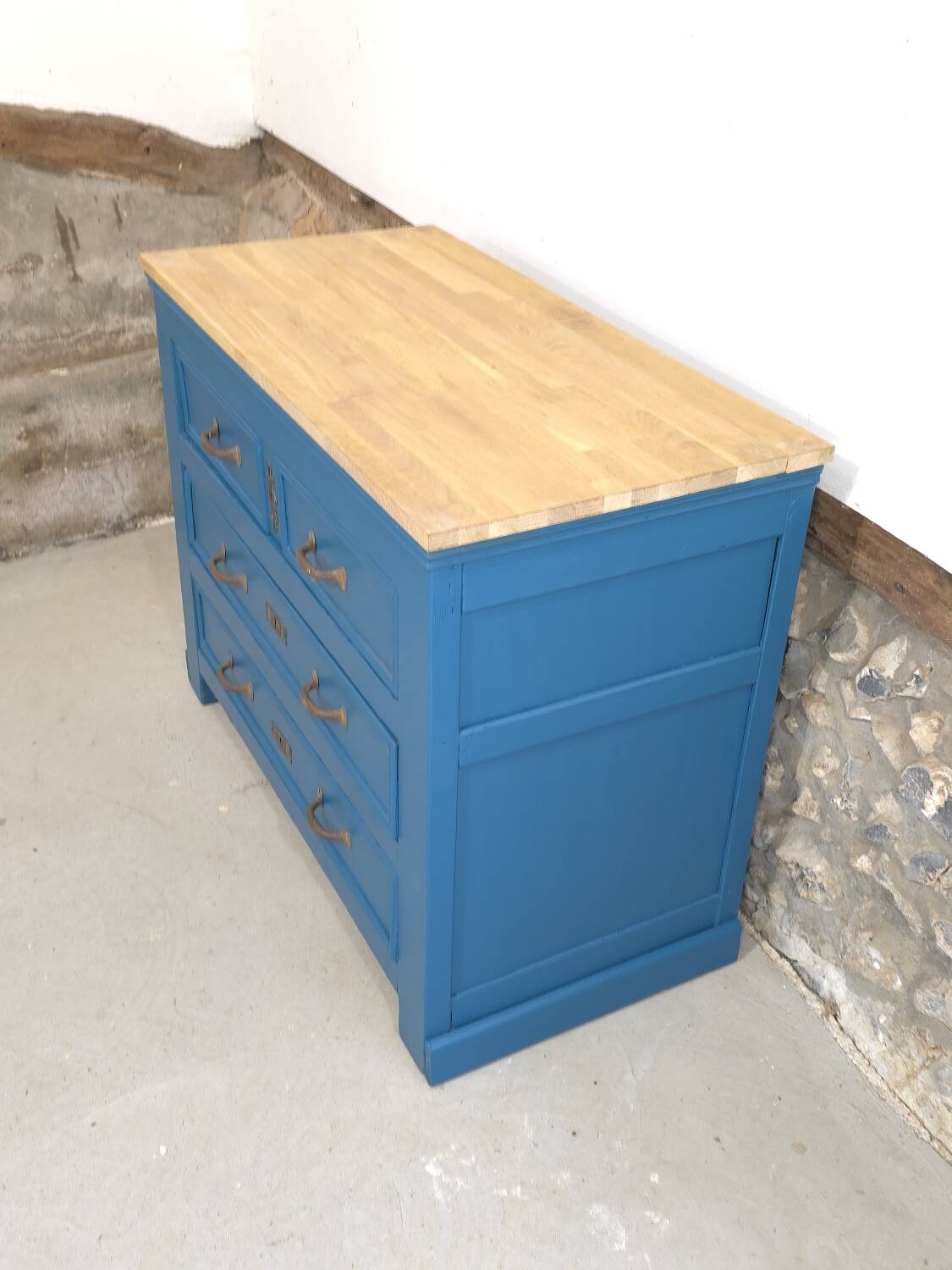 Commode ancienne bleue et dessus chêne