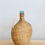 Viresa bottle in glass and wicker