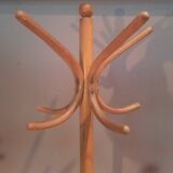 Porte-manteau sur pieds dit "perroquet" de Fischel