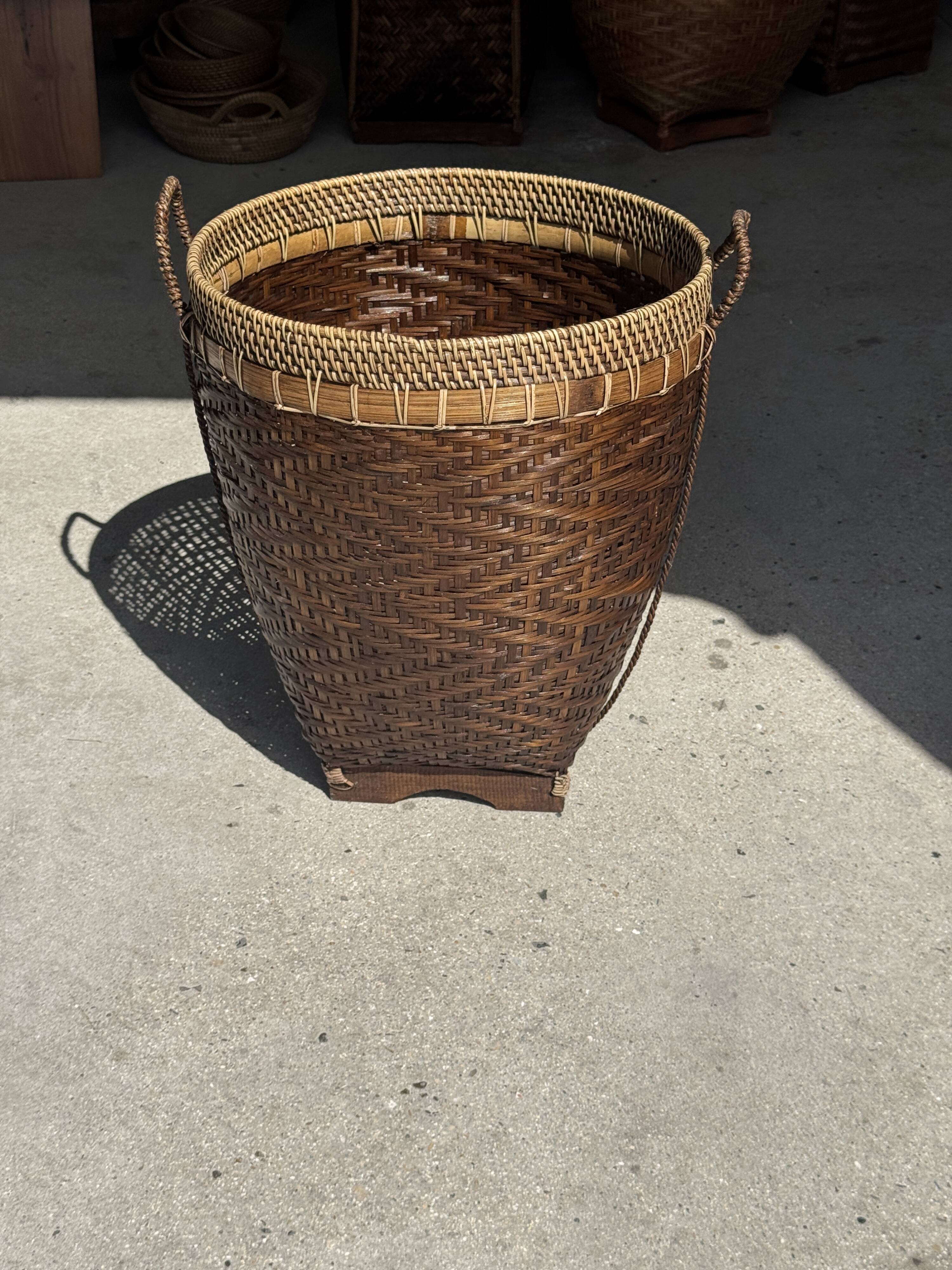 Traditional Indonesian brown basket H60 D45
