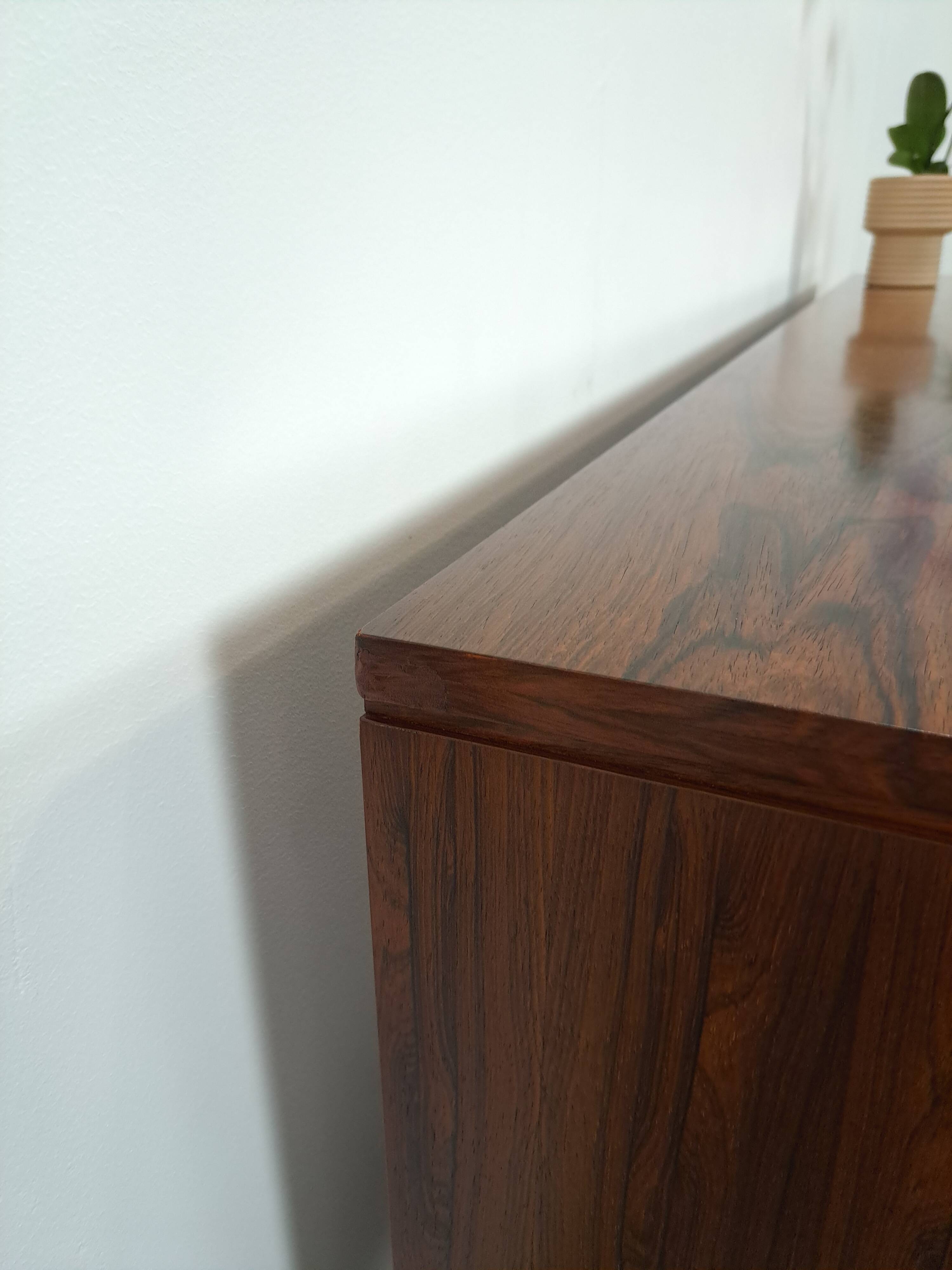 Dressoir rio palissandre plus fin avec chromen poten en lades