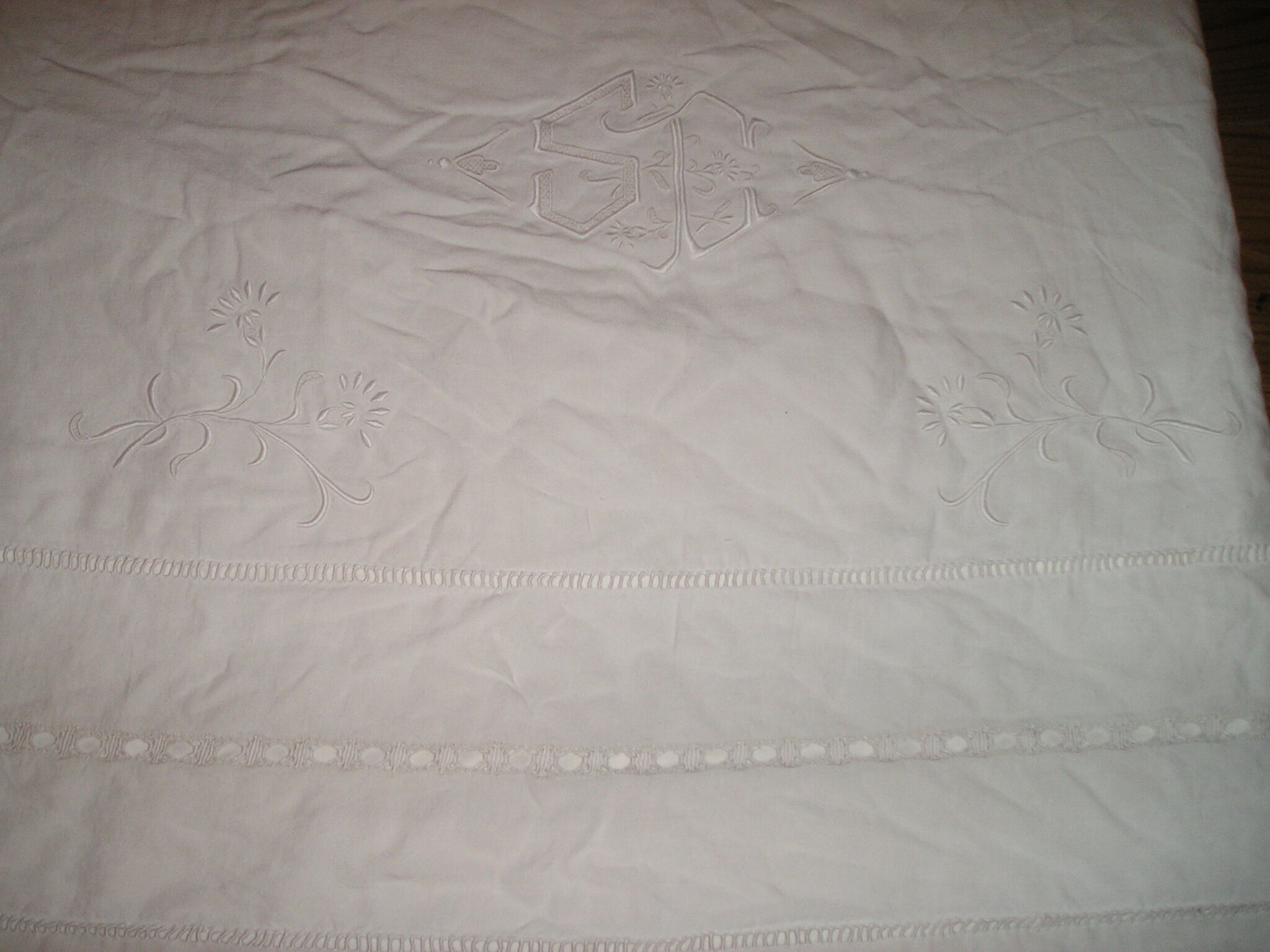 Drap ancien en lin ou métis à 3 rangées de jours avec retour