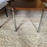 Table basse design en métal chromé et teck 1970