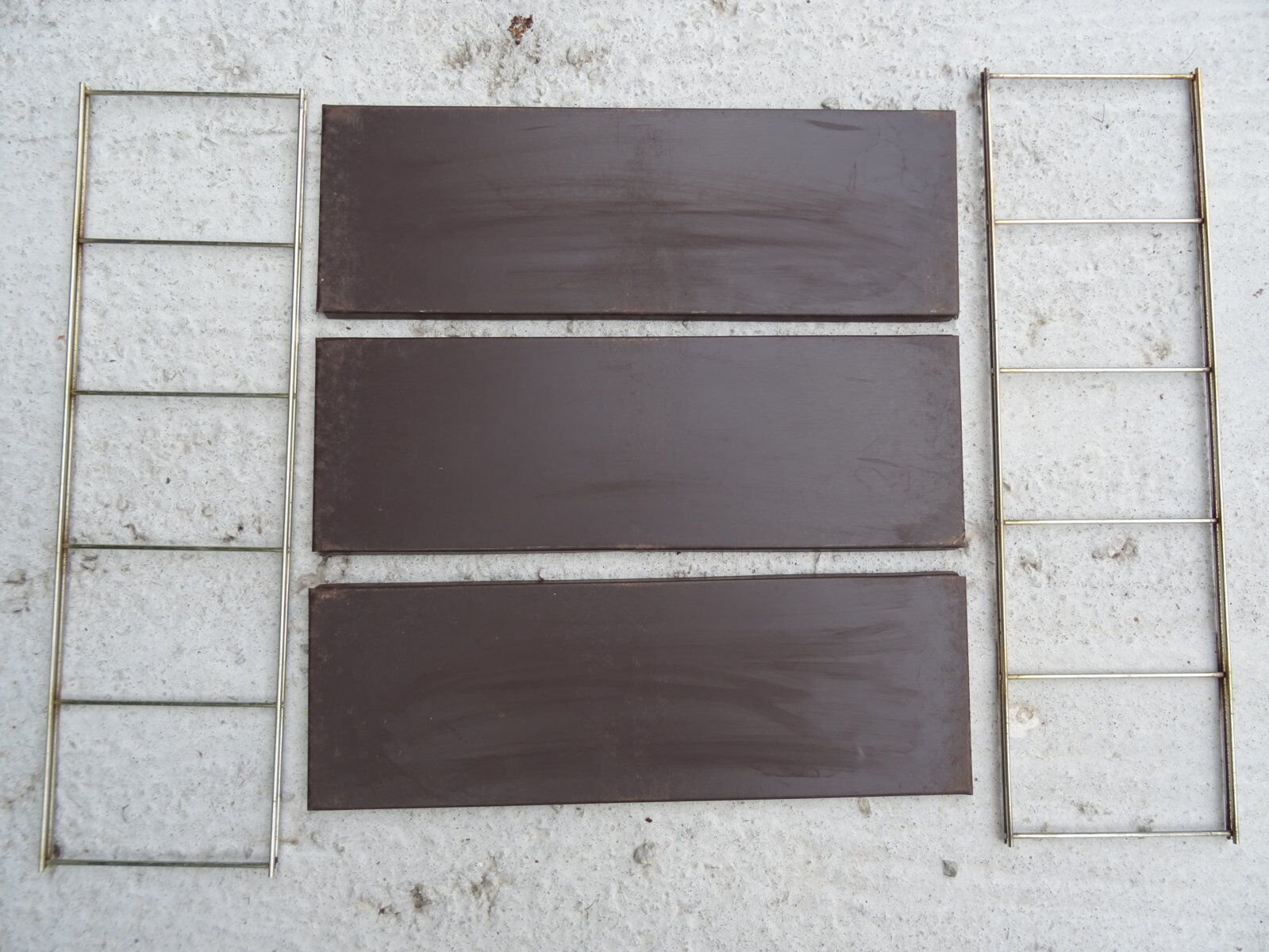 Metal string modular wall shelf