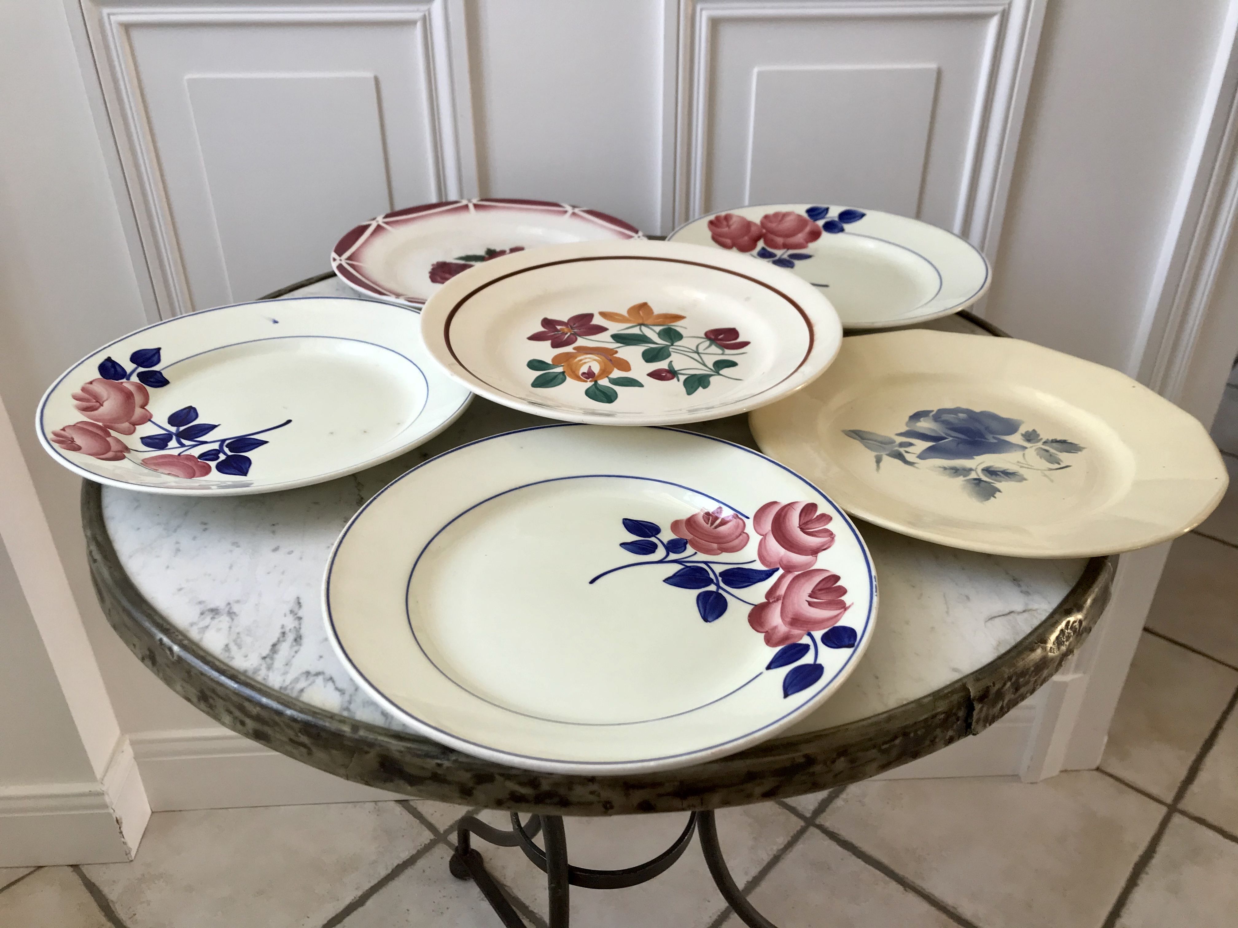 Set of 6 flat plates mismatched Digoin Sarreguemines, Terre de Fer and HBCF 30s