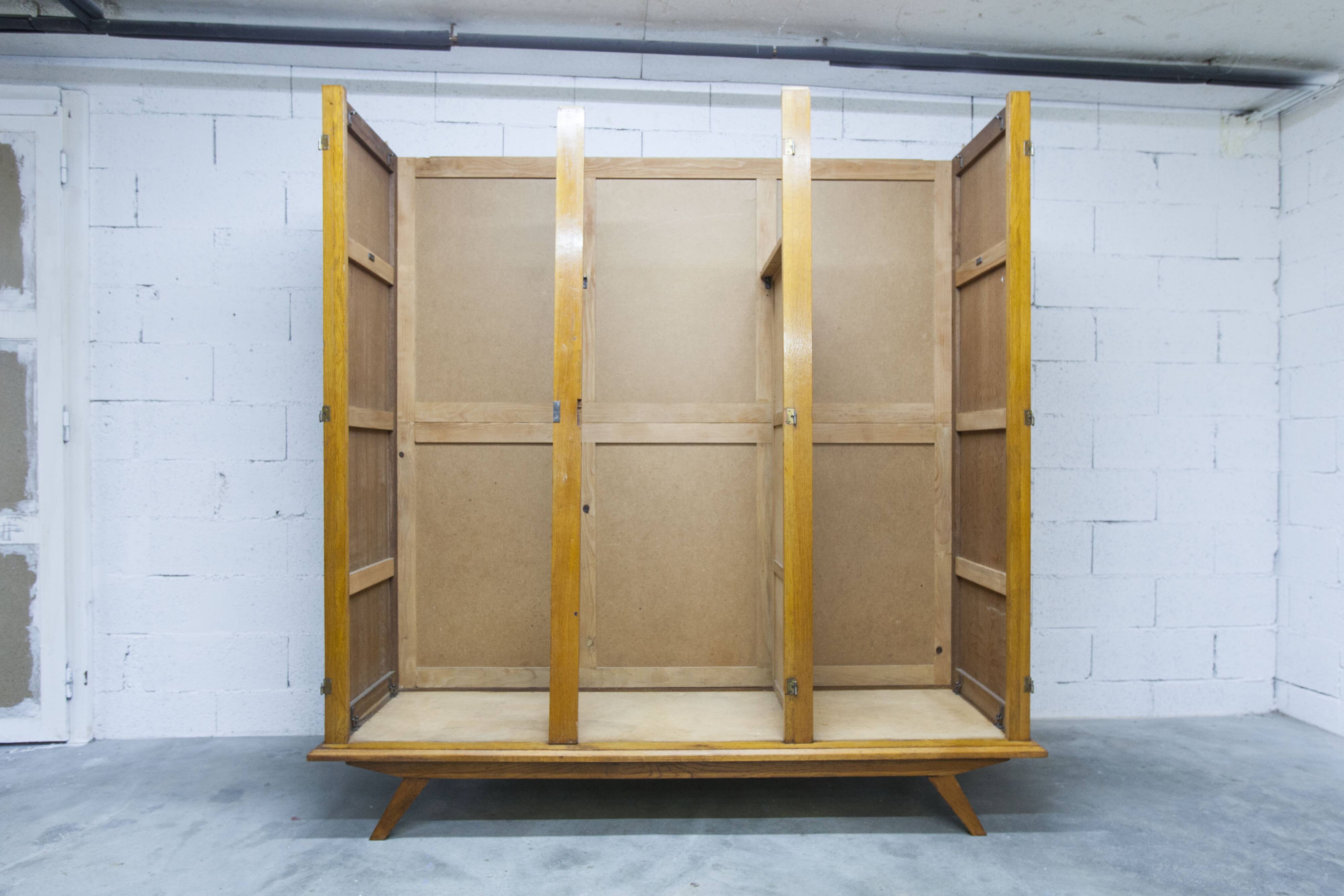 French wardrobe with tapered legs, 3 doors, 120cm hanging rail, new.