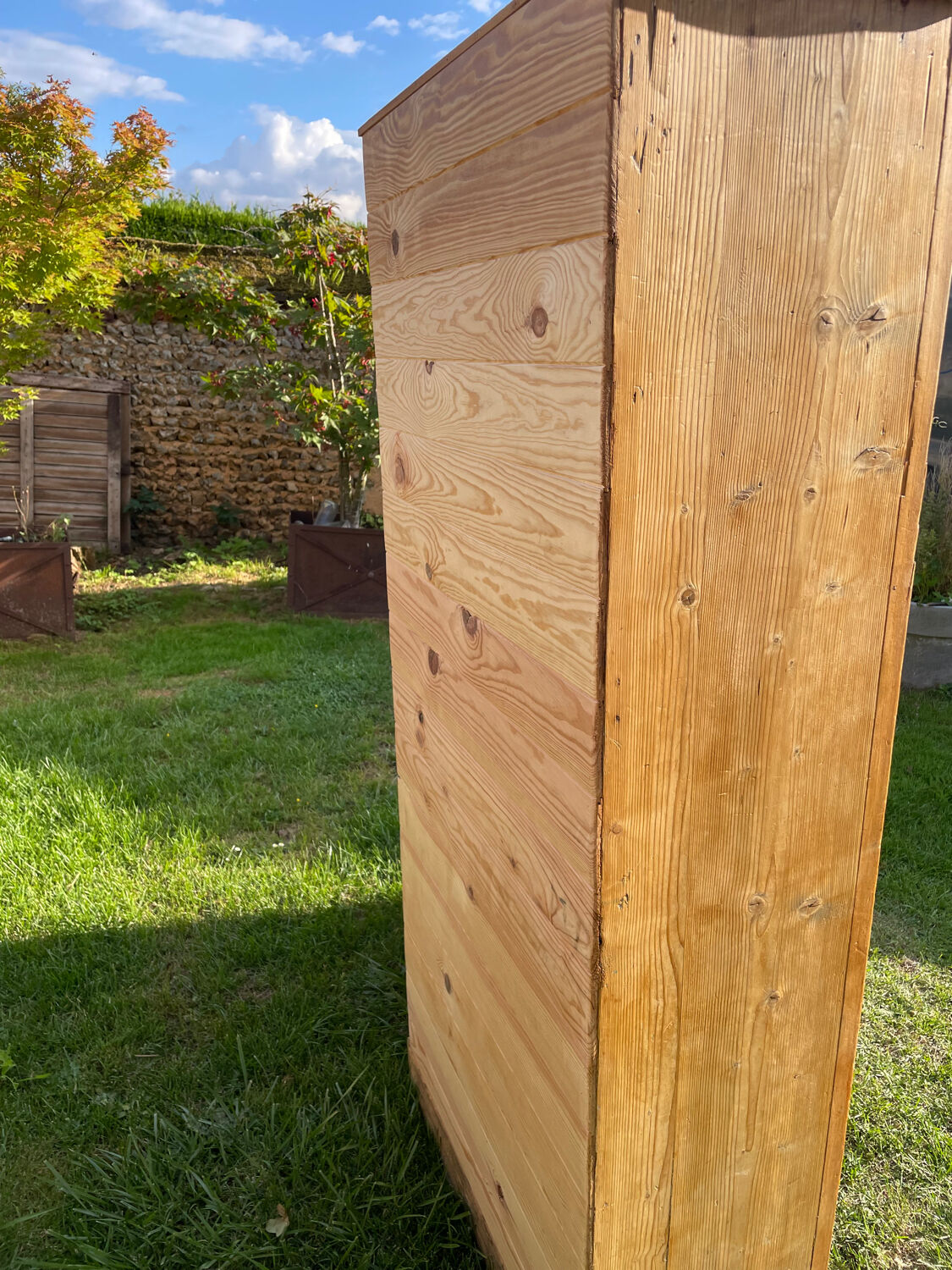 1 door wardrobe in 19th century pine.