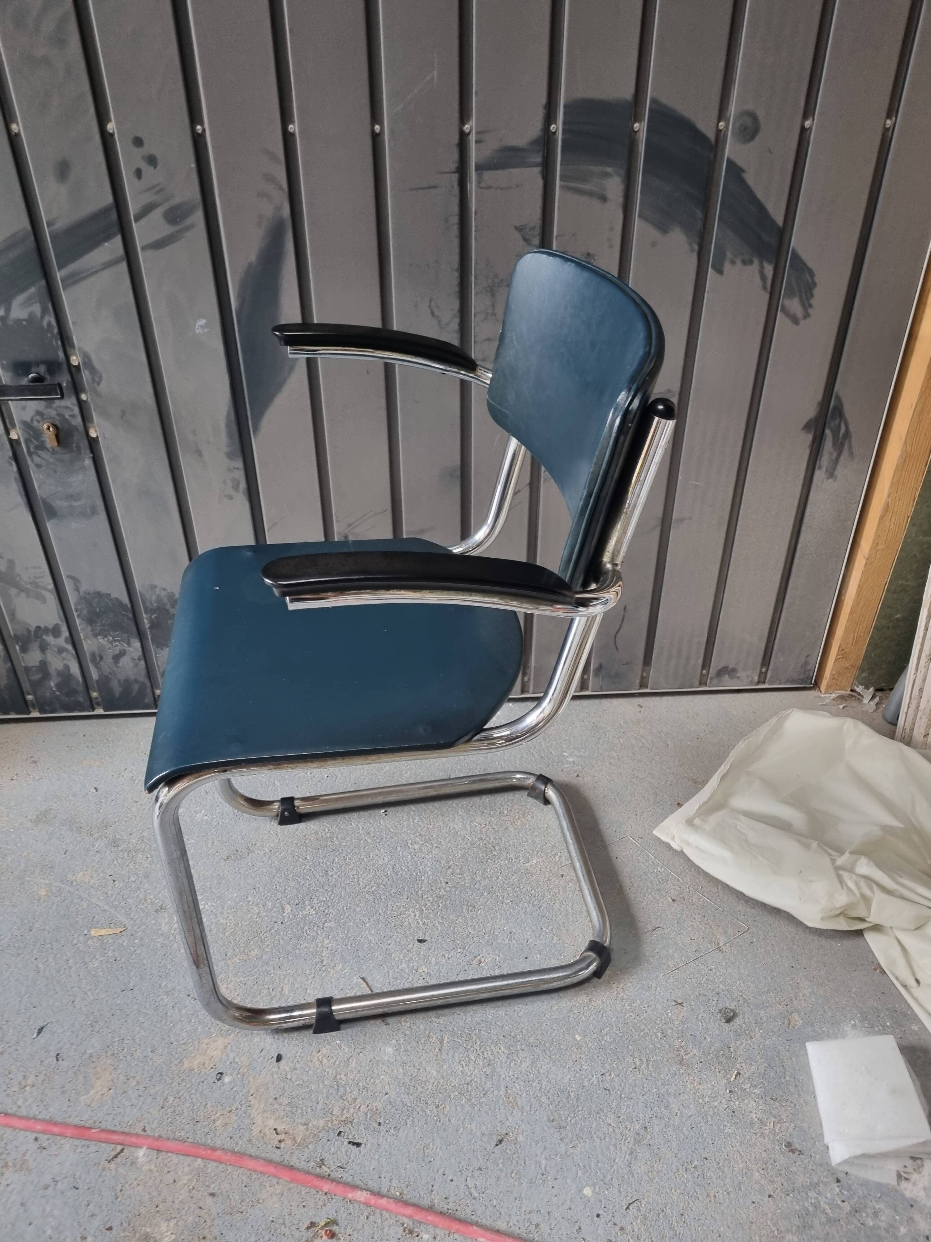 Paire de chaises tube chromé bleu pétrole