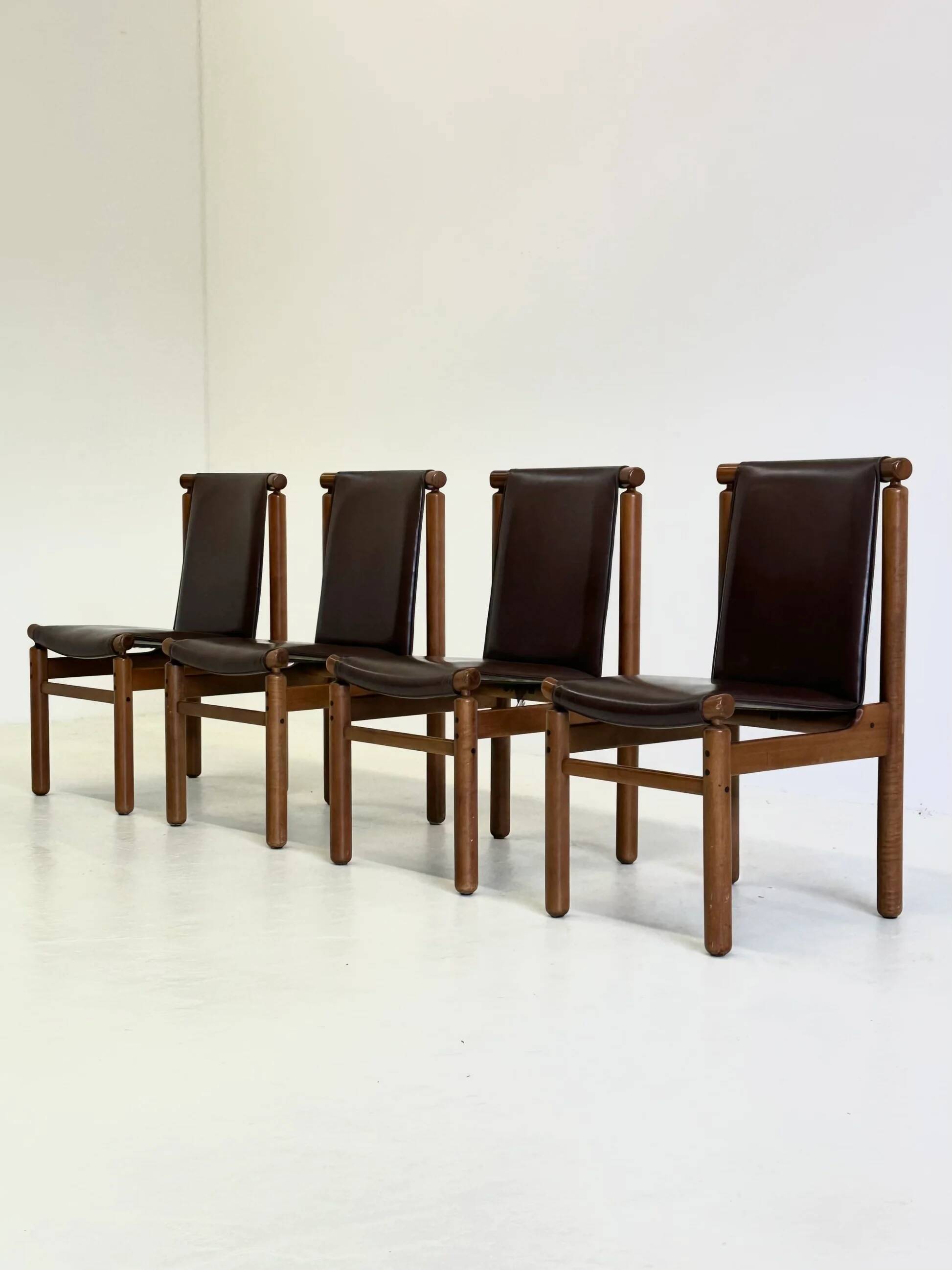 Set of Tapiovaara dining chairs by La Permanente Cantù