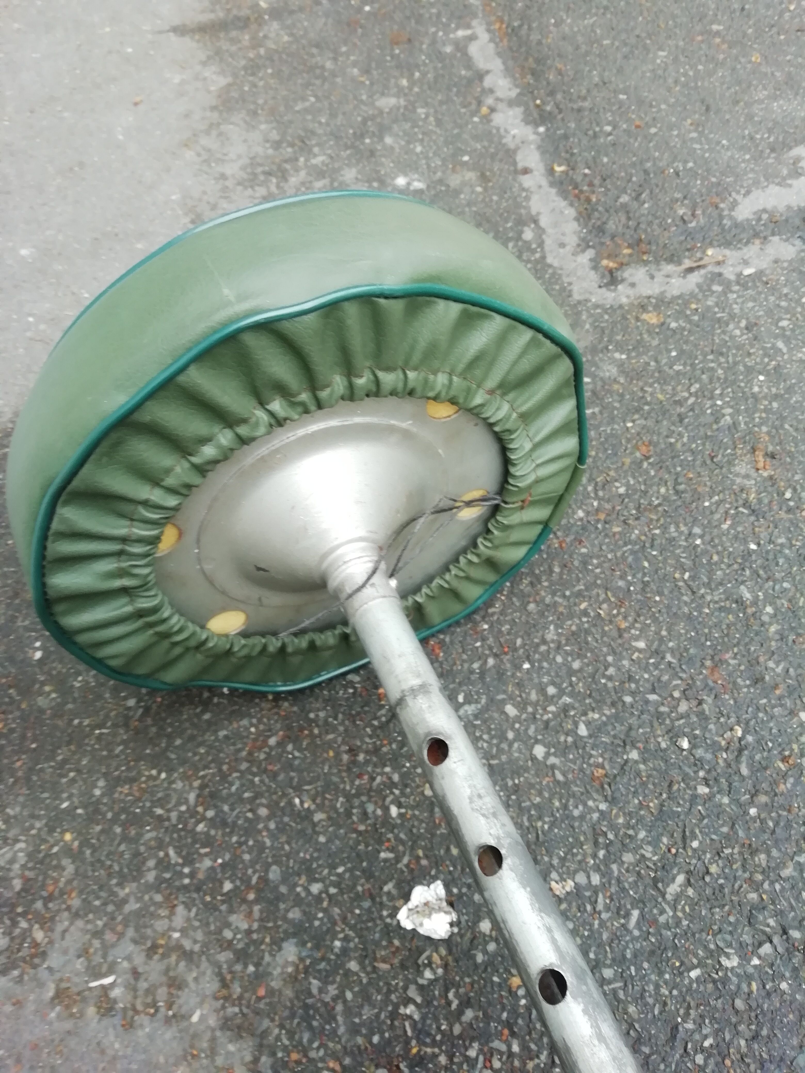 Industrial workstation stool