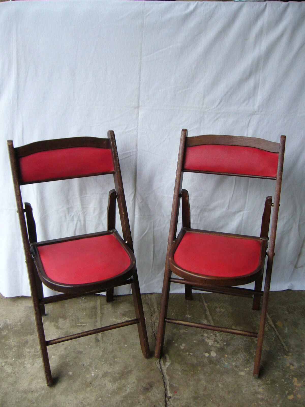 Wooden folding chairs and 60s shanghai skai