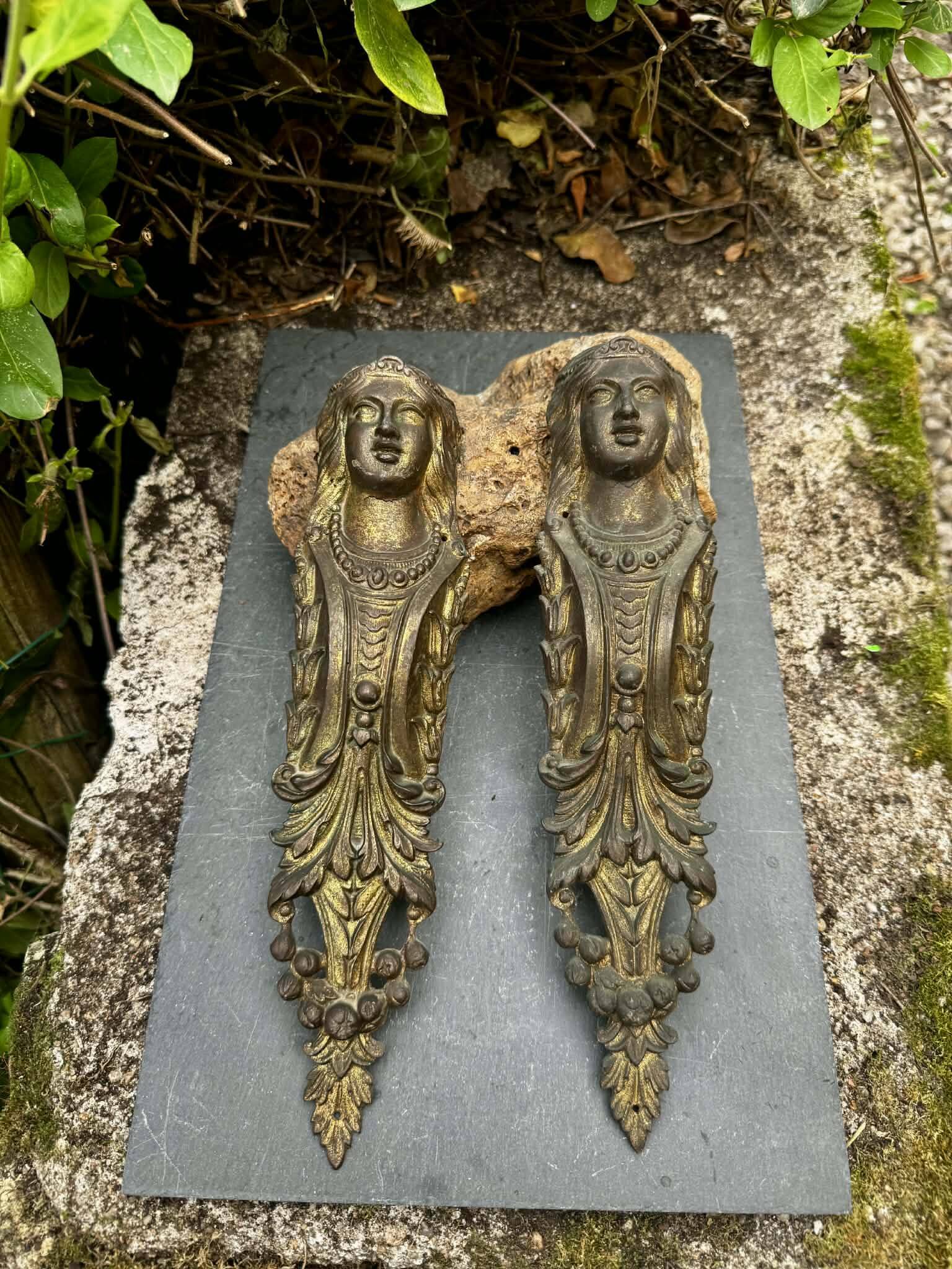 2 large bronze ornaments for 19th-century furniture