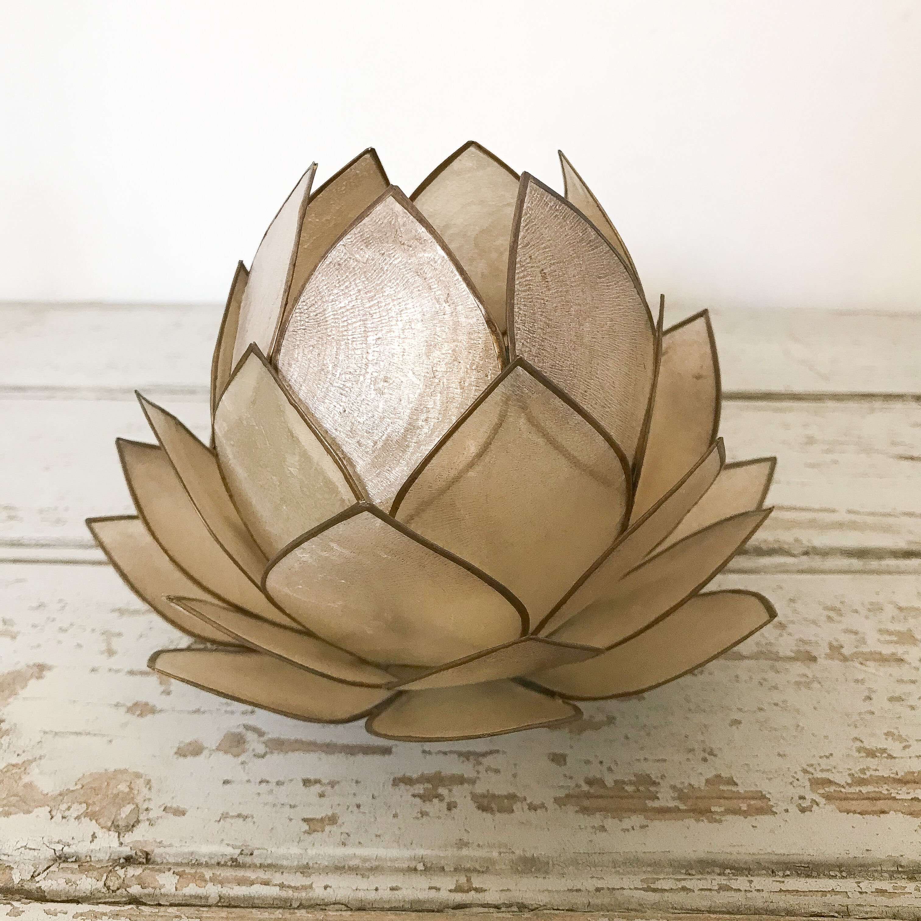 Candle holder in mother-of-pearl and brass