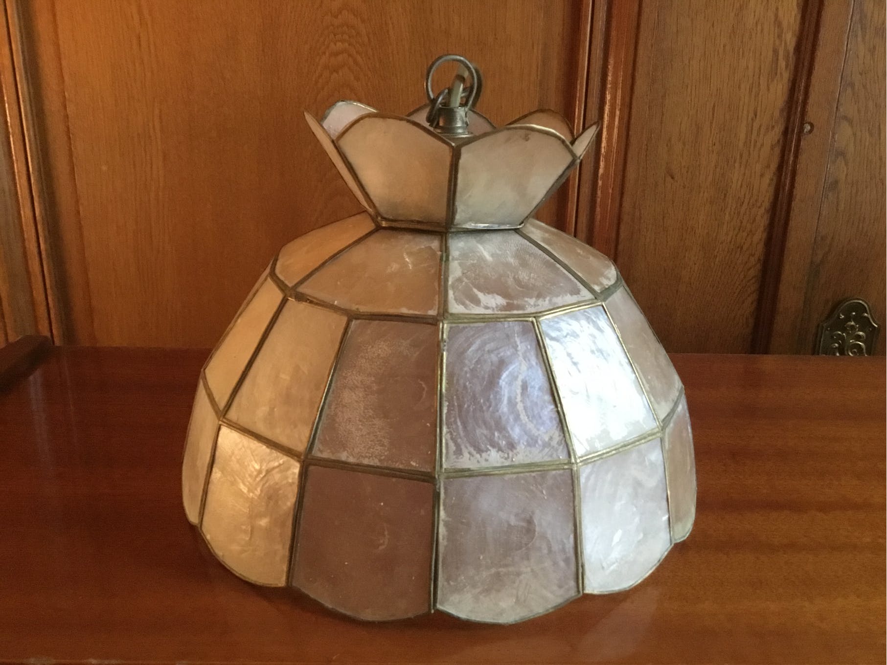Vintage mother-of-pearl suspension