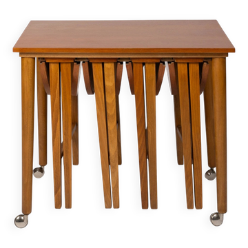 Table et ensemble de quatre chaises par Paul Hundevad