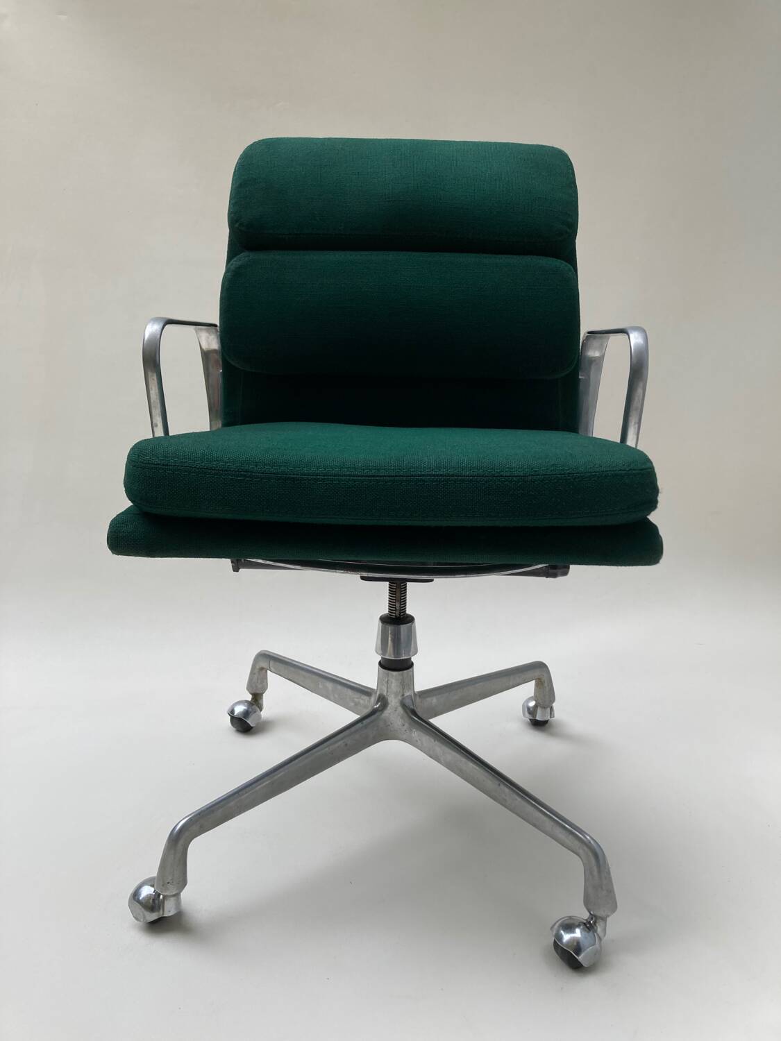 Eames EA 217 office chair