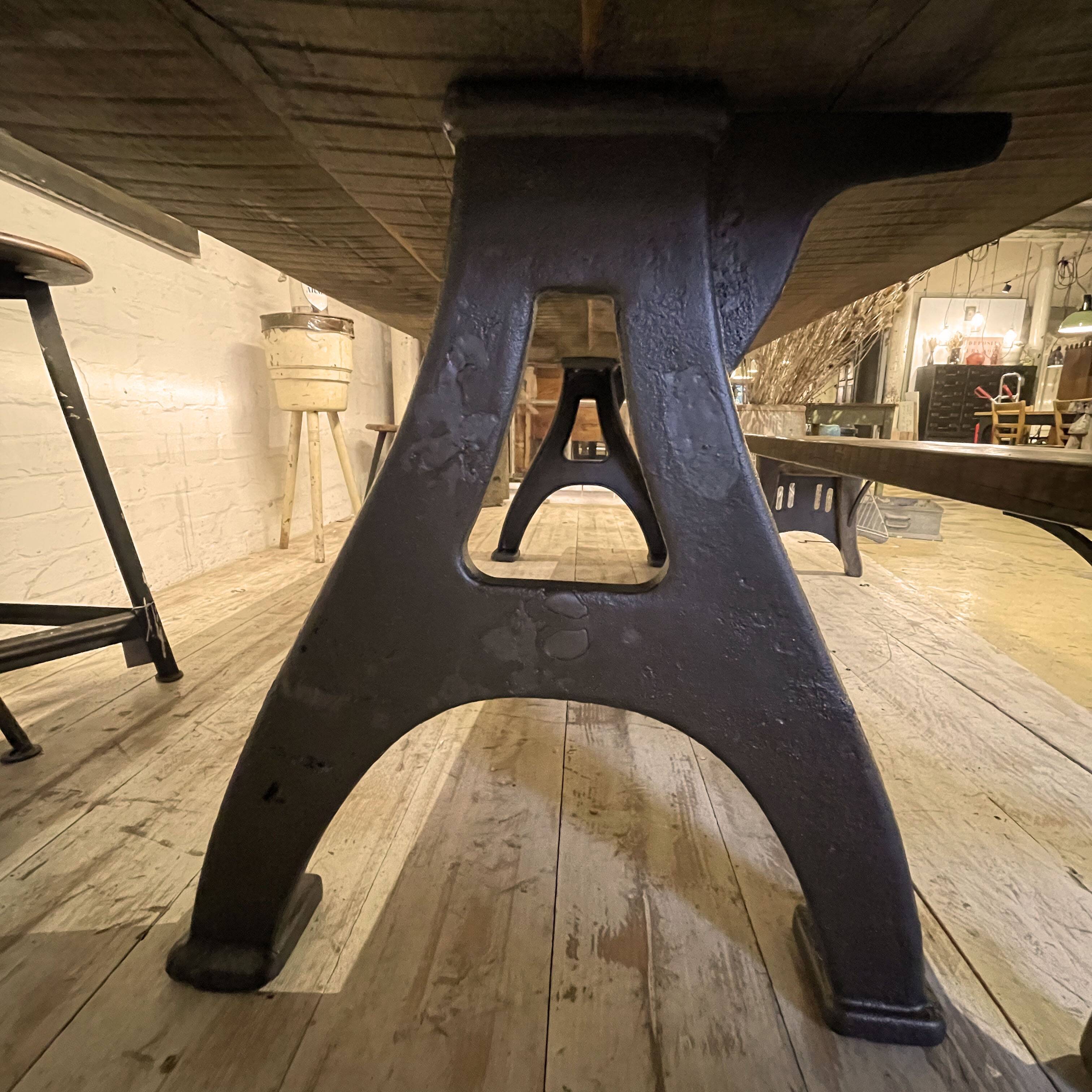 Tisch industriel « Bonneiche vergraut »