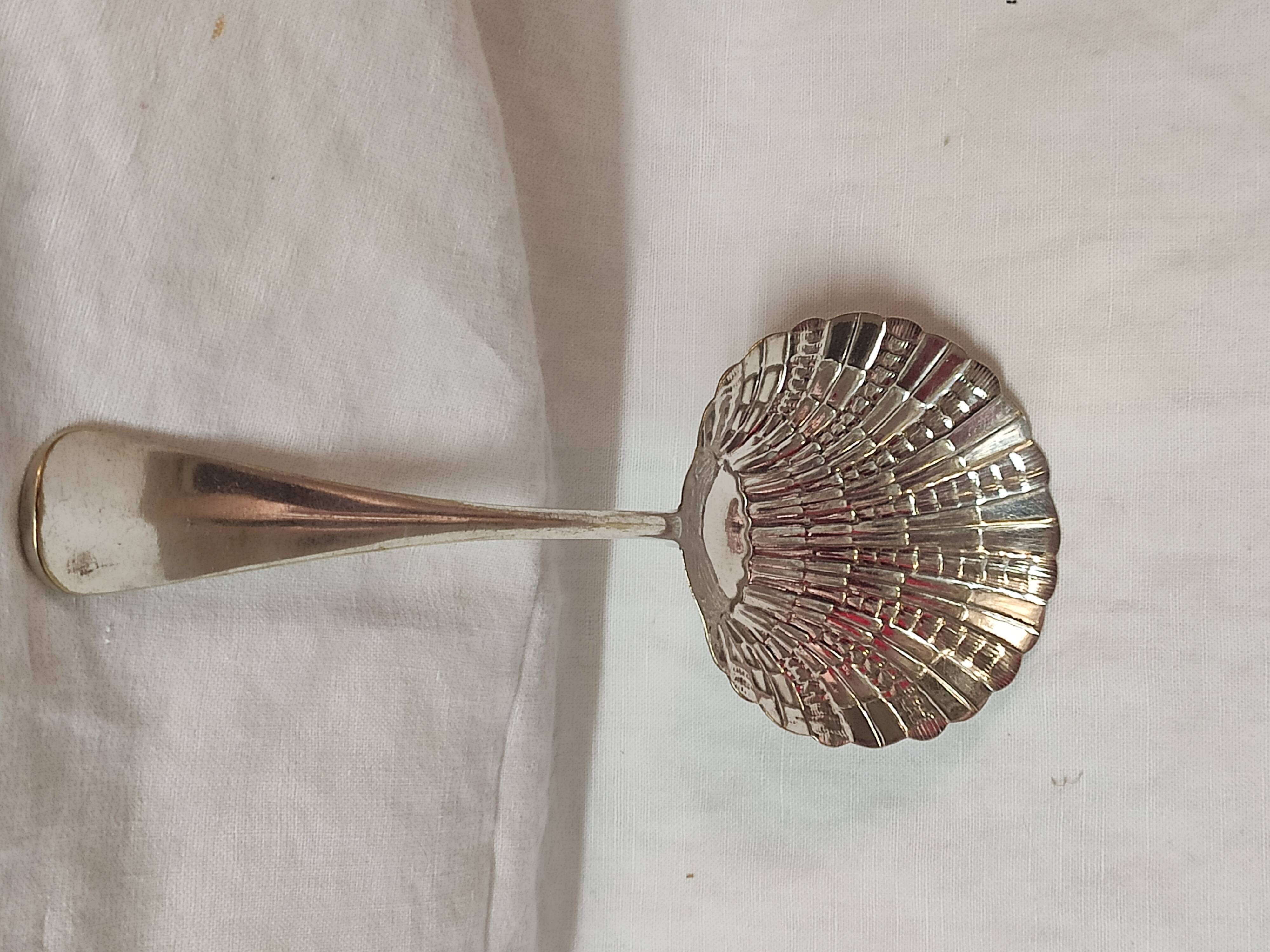 Scallop spoon, silver metal