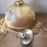 Suspension belle époque verre dépoli jaune doré, franges perlées