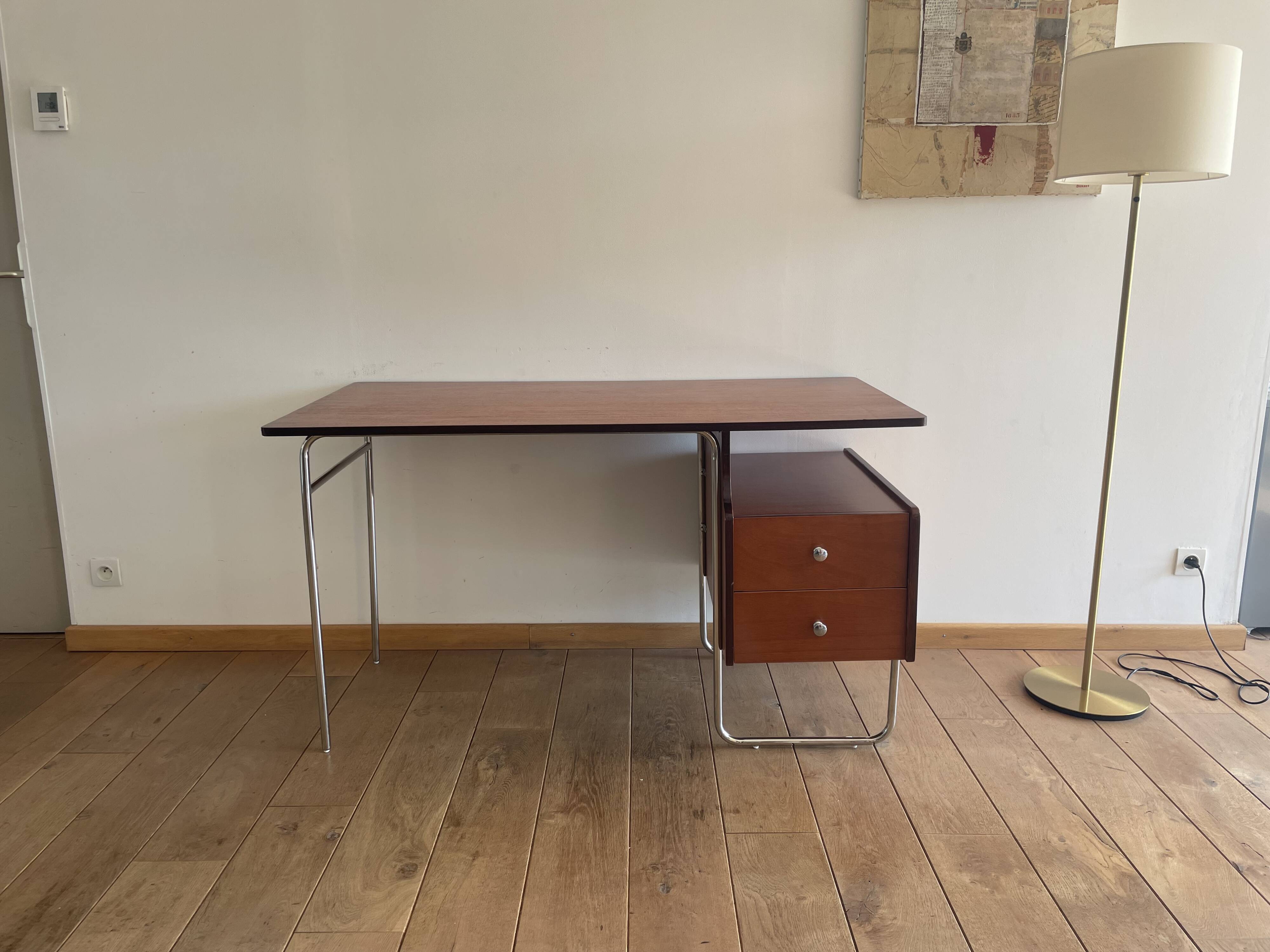 New Bauhaus style desk