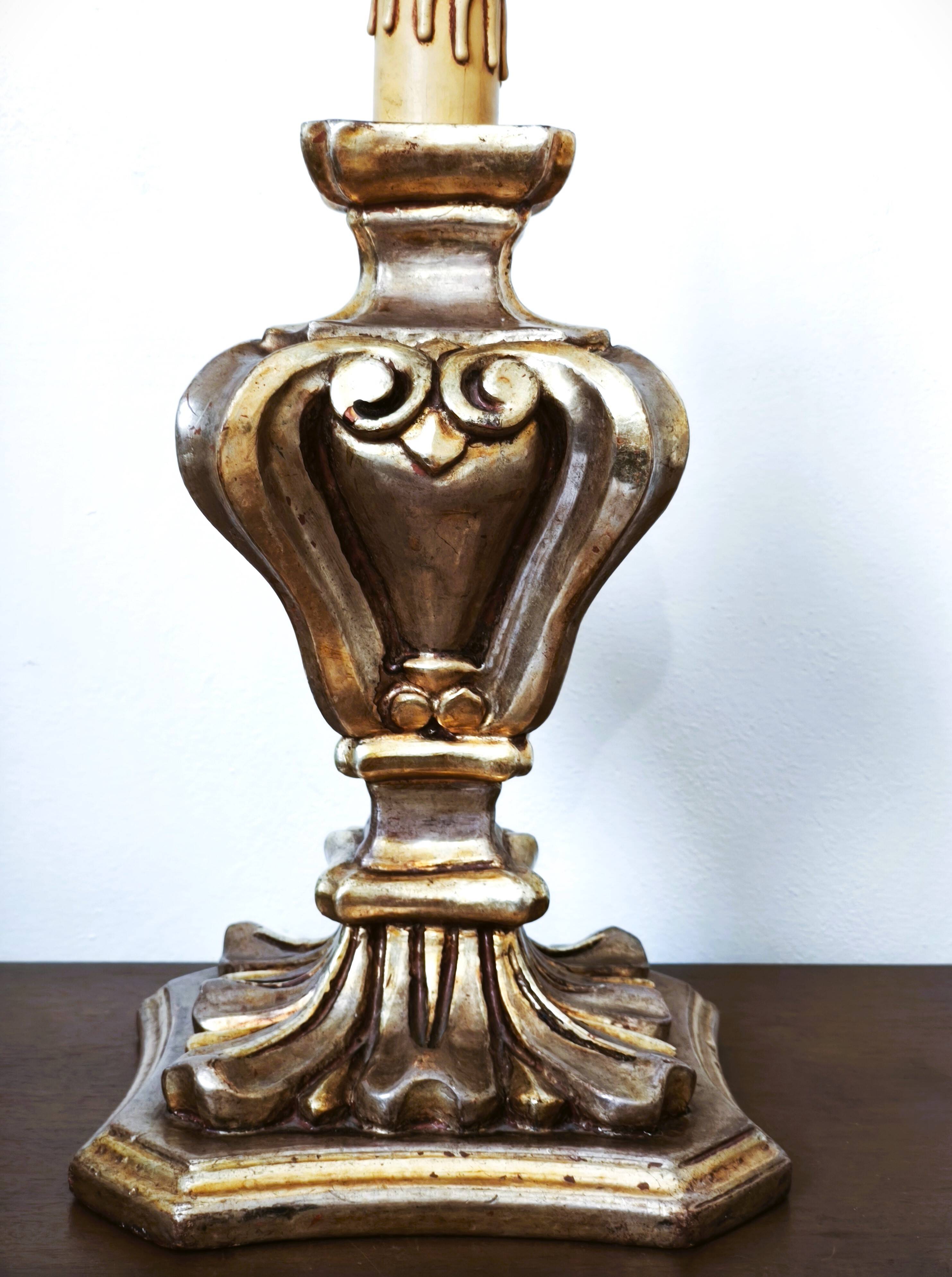 Florentine lamp in carved wood, gold leaf, silk shade.