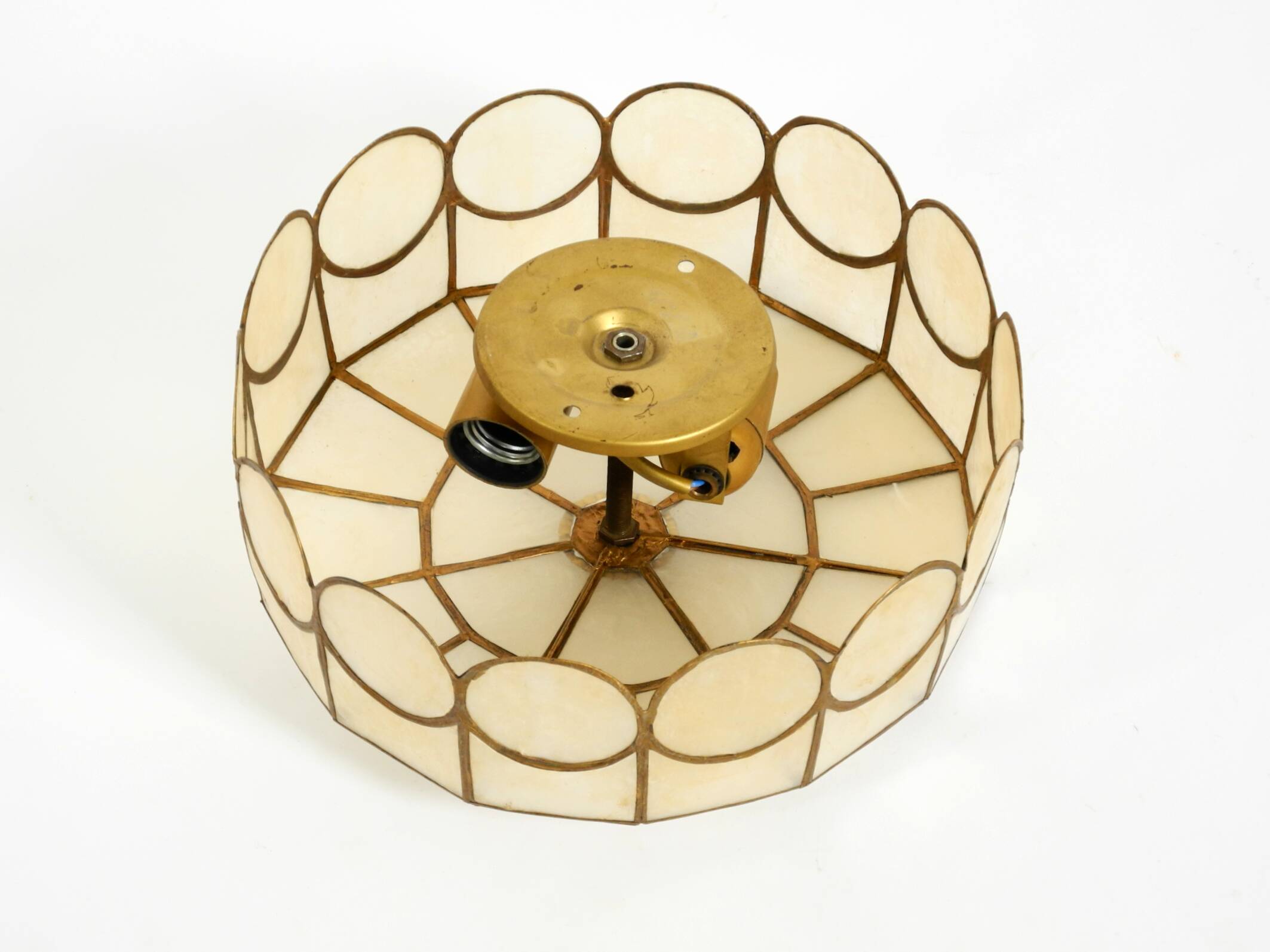 Beautiful round Mid-Century Modern ceiling or wall lamp made of Capiz
