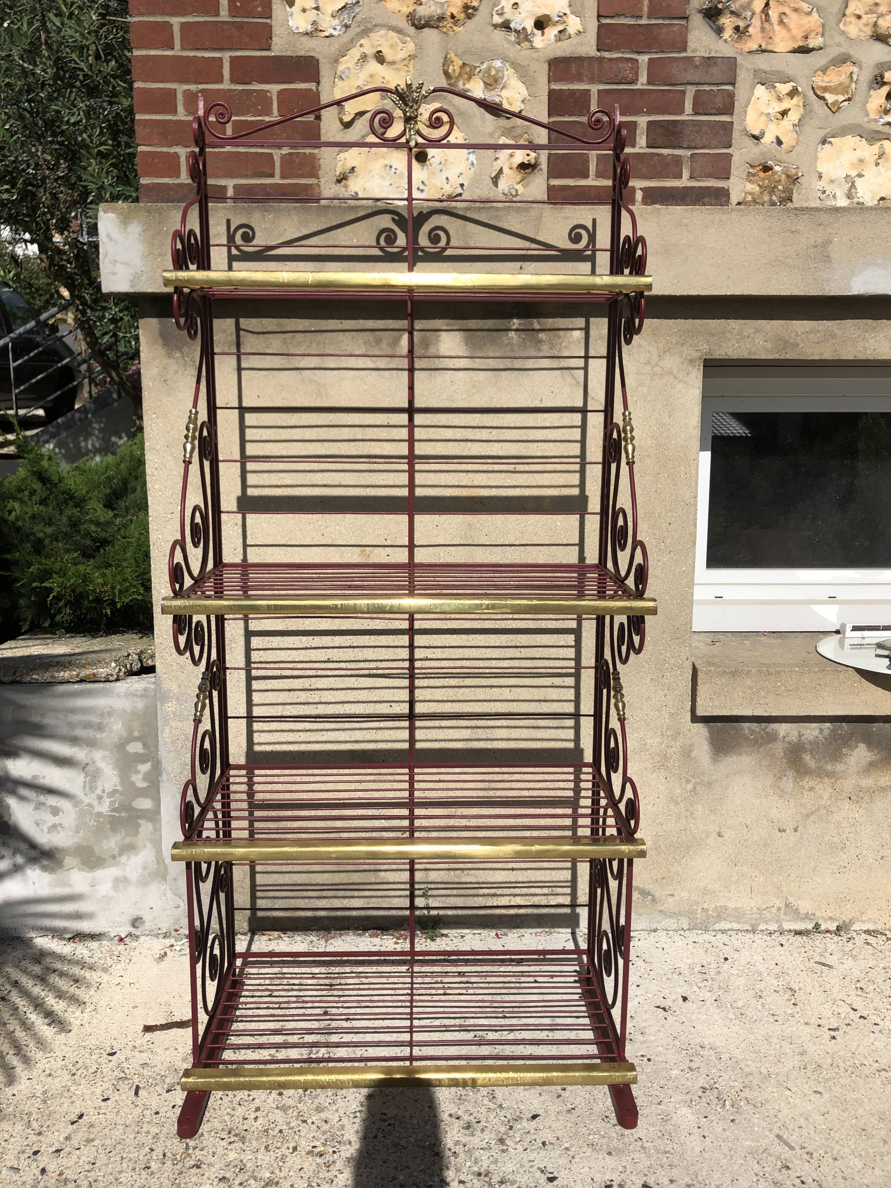 Old baker's grid, dating back to the early 20th century, made of wrought iron and brass
