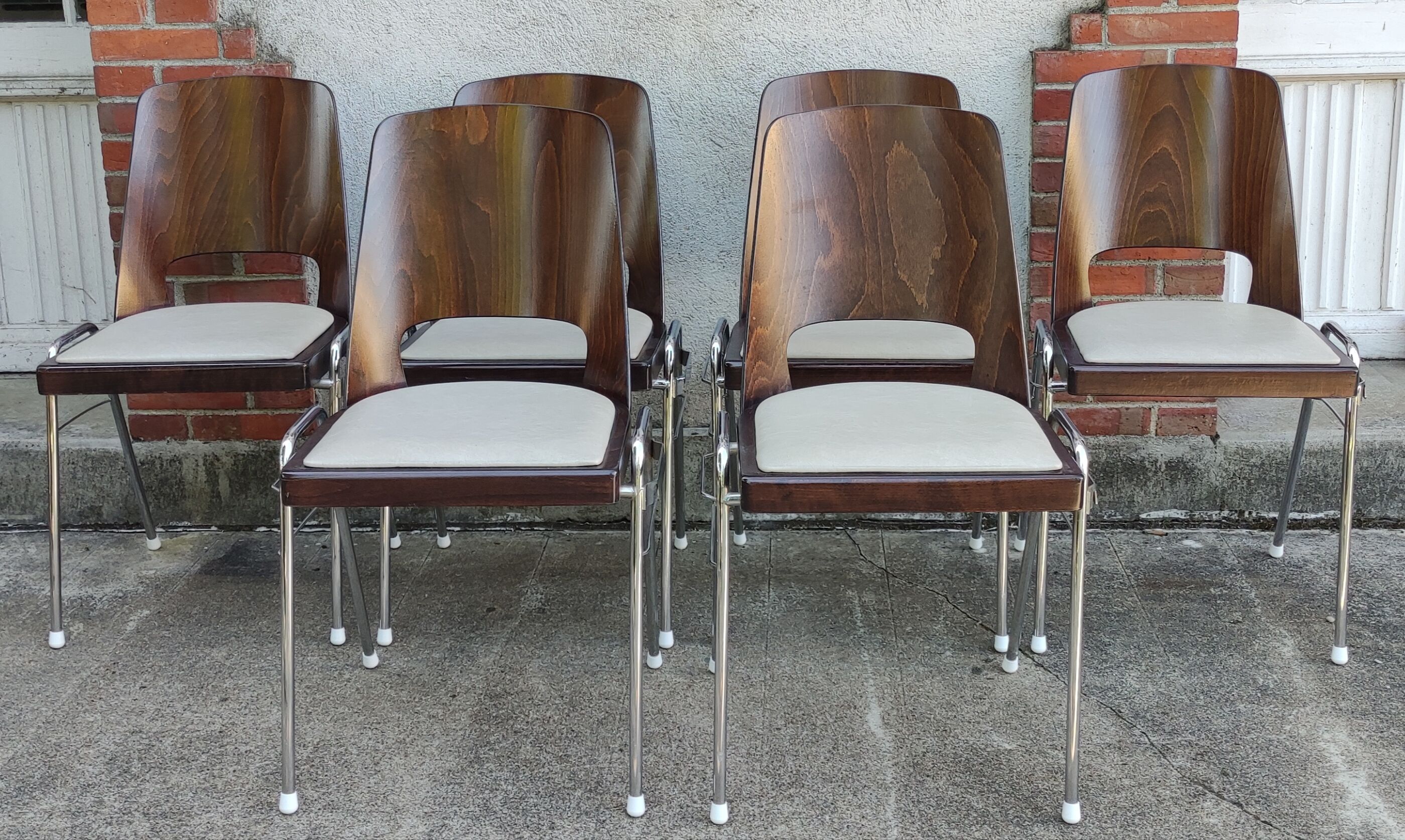 Series of 6 stackable chairs Baumann model Manhattan